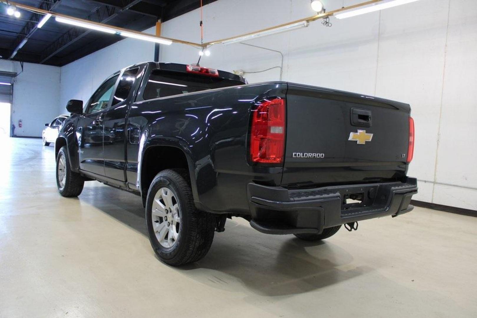 2018 Graphite Metallic /Black Chevrolet Colorado LT (1GCHSCEA0J1) with an 2.5L I4 DI DOHC VVT engine, Automatic transmission, located at 15300 Midway Rd., Addison, TX, 75001, (972) 702-0011, 32.958321, -96.838074 - Photo#3