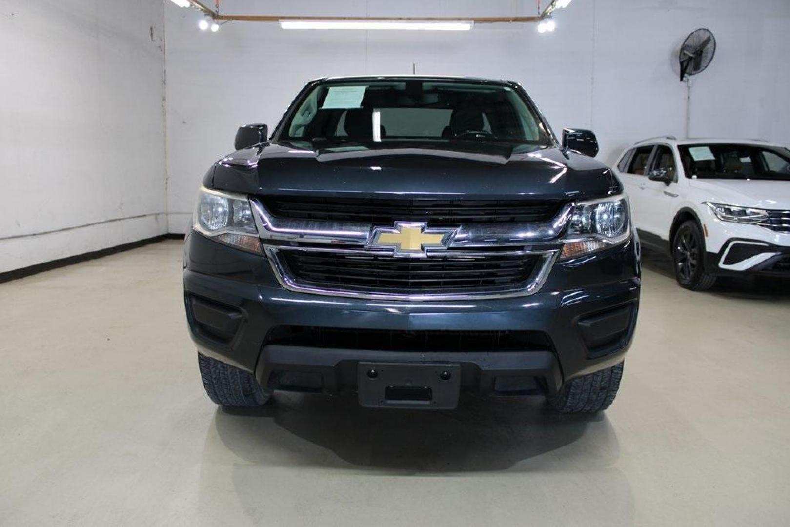 2018 Graphite Metallic /Black Chevrolet Colorado LT (1GCHSCEA0J1) with an 2.5L I4 DI DOHC VVT engine, Automatic transmission, located at 15300 Midway Rd., Addison, TX, 75001, (972) 702-0011, 32.958321, -96.838074 - Photo#5
