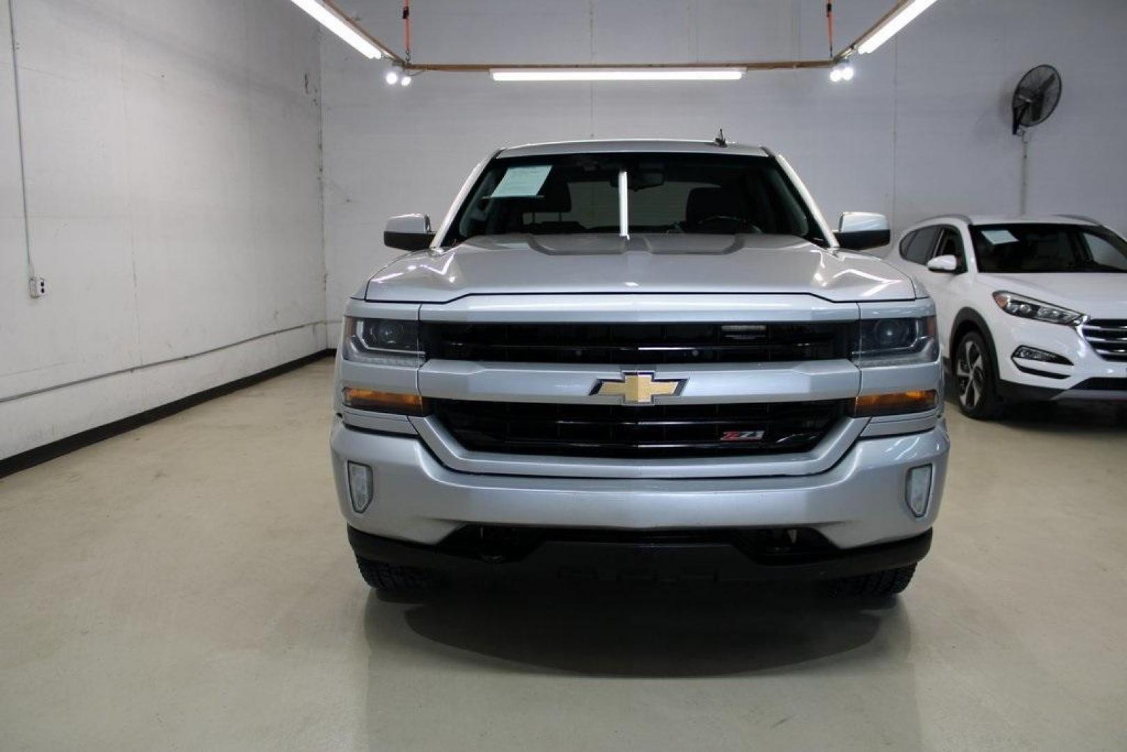 2018 Silver Ice Metallic /Black Chevrolet Silverado 1500 LT (3GCUKREC4JG) with an EcoTec3 5.3L V8 engine, Automatic transmission, located at 15300 Midway Rd., Addison, TX, 75001, (972) 702-0011, 32.958321, -96.838074 - Photo#5