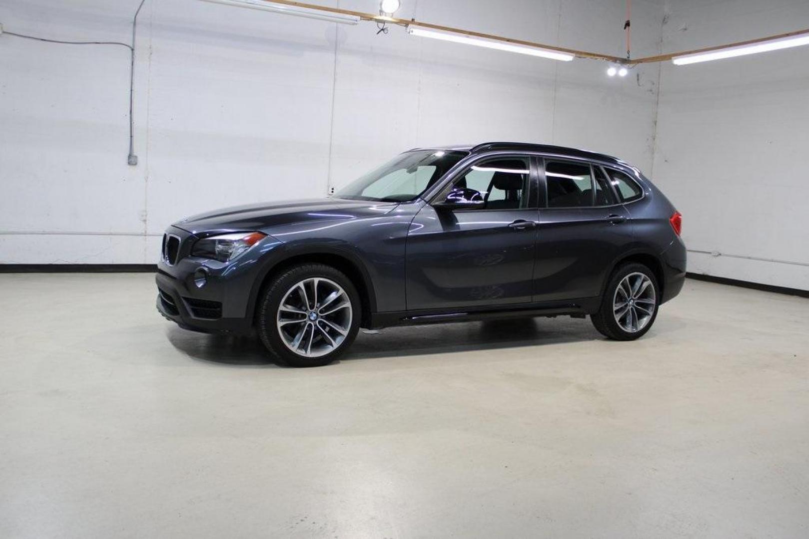 2015 Mineral Grey Metallic /Black BMW X1 xDrive28i (WBAVL1C56FV) with an 2.0L 4-Cylinder DOHC 16V TwinPower Turbo engine, Automatic transmission, located at 15300 Midway Rd., Addison, TX, 75001, (972) 702-0011, 32.958321, -96.838074 - Introducing the 2015 BMW X1 xDrive28i, now available at Midway Auto Group in Addison, Texas. This compact luxury SUV combines BMW's renowned performance with versatility and style, making it an excellent choice for both city driving and weekend adventures.<br><br>Key Features:<br><br>Engine: 2.0-lit - Photo#4