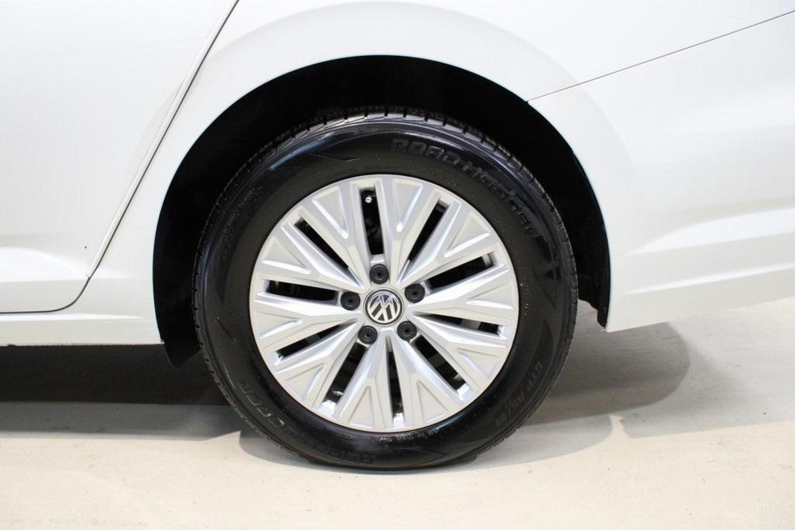 2019 White /Titan Black Volkswagen Jetta 1.4T S (3VWCB7BUXKM) with an 1.4L TSI engine, Automatic transmission, located at 15300 Midway Rd., Addison, TX, 75001, (972) 702-0011, 32.958321, -96.838074 - ntroducing the 2019 Volkswagen Jetta 1.4T S, now available at Midway Auto Group in Addison, Texas. This stylish sedan combines performance, efficiency, and modern features, making it an excellent choice for both daily commutes and weekend drives.<br><br>Key Features:<br><br>Engine: 1.4L TSI Turbocha - Photo#9