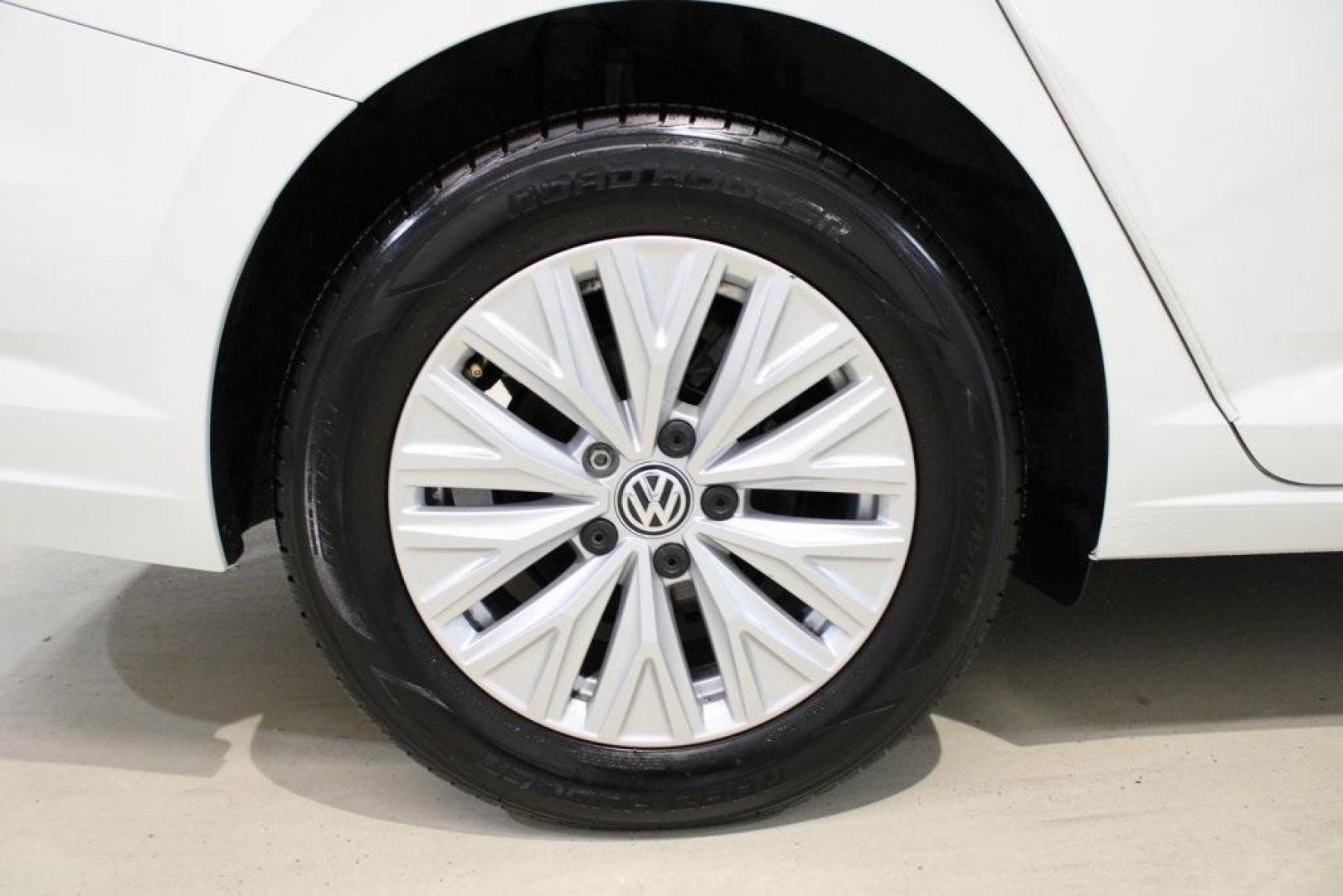2019 White /Titan Black Volkswagen Jetta 1.4T S (3VWCB7BUXKM) with an 1.4L TSI engine, Automatic transmission, located at 15300 Midway Rd., Addison, TX, 75001, (972) 702-0011, 32.958321, -96.838074 - ntroducing the 2019 Volkswagen Jetta 1.4T S, now available at Midway Auto Group in Addison, Texas. This stylish sedan combines performance, efficiency, and modern features, making it an excellent choice for both daily commutes and weekend drives.<br><br>Key Features:<br><br>Engine: 1.4L TSI Turbocha - Photo#10