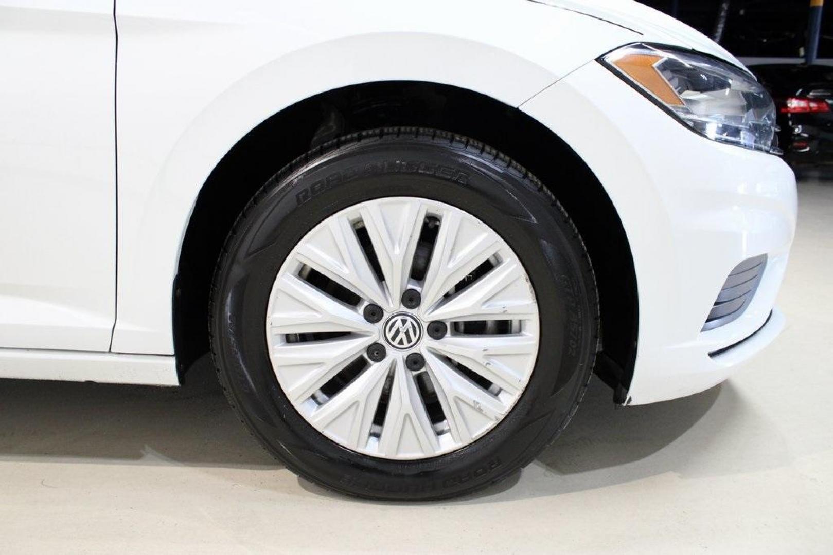 2019 White /Titan Black Volkswagen Jetta 1.4T S (3VWCB7BUXKM) with an 1.4L TSI engine, Automatic transmission, located at 15300 Midway Rd., Addison, TX, 75001, (972) 702-0011, 32.958321, -96.838074 - ntroducing the 2019 Volkswagen Jetta 1.4T S, now available at Midway Auto Group in Addison, Texas. This stylish sedan combines performance, efficiency, and modern features, making it an excellent choice for both daily commutes and weekend drives.<br><br>Key Features:<br><br>Engine: 1.4L TSI Turbocha - Photo#11