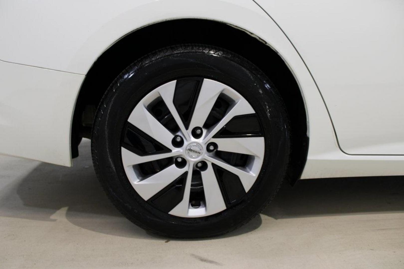 2019 Glacier White /Charcoal Nissan Altima 2.5 S (1N4BL4BV8KC) with an 2.5L 4-Cylinder DOHC 16V engine, CVT transmission, located at 15300 Midway Rd., Addison, TX, 75001, (972) 702-0011, 32.958321, -96.838074 - Photo#10