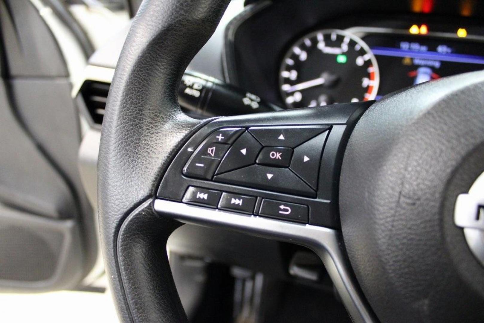 2019 Glacier White /Charcoal Nissan Altima 2.5 S (1N4BL4BV8KC) with an 2.5L 4-Cylinder DOHC 16V engine, CVT transmission, located at 15300 Midway Rd., Addison, TX, 75001, (972) 702-0011, 32.958321, -96.838074 - Photo#21