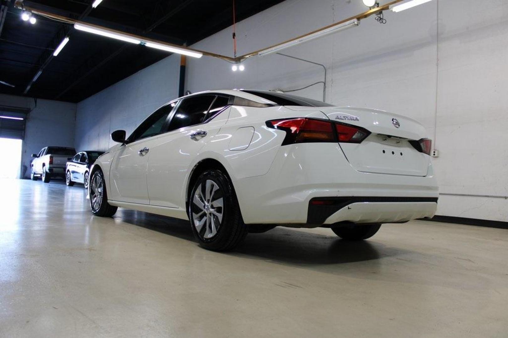 2019 Glacier White /Charcoal Nissan Altima 2.5 S (1N4BL4BV8KC) with an 2.5L 4-Cylinder DOHC 16V engine, CVT transmission, located at 15300 Midway Rd., Addison, TX, 75001, (972) 702-0011, 32.958321, -96.838074 - Photo#3