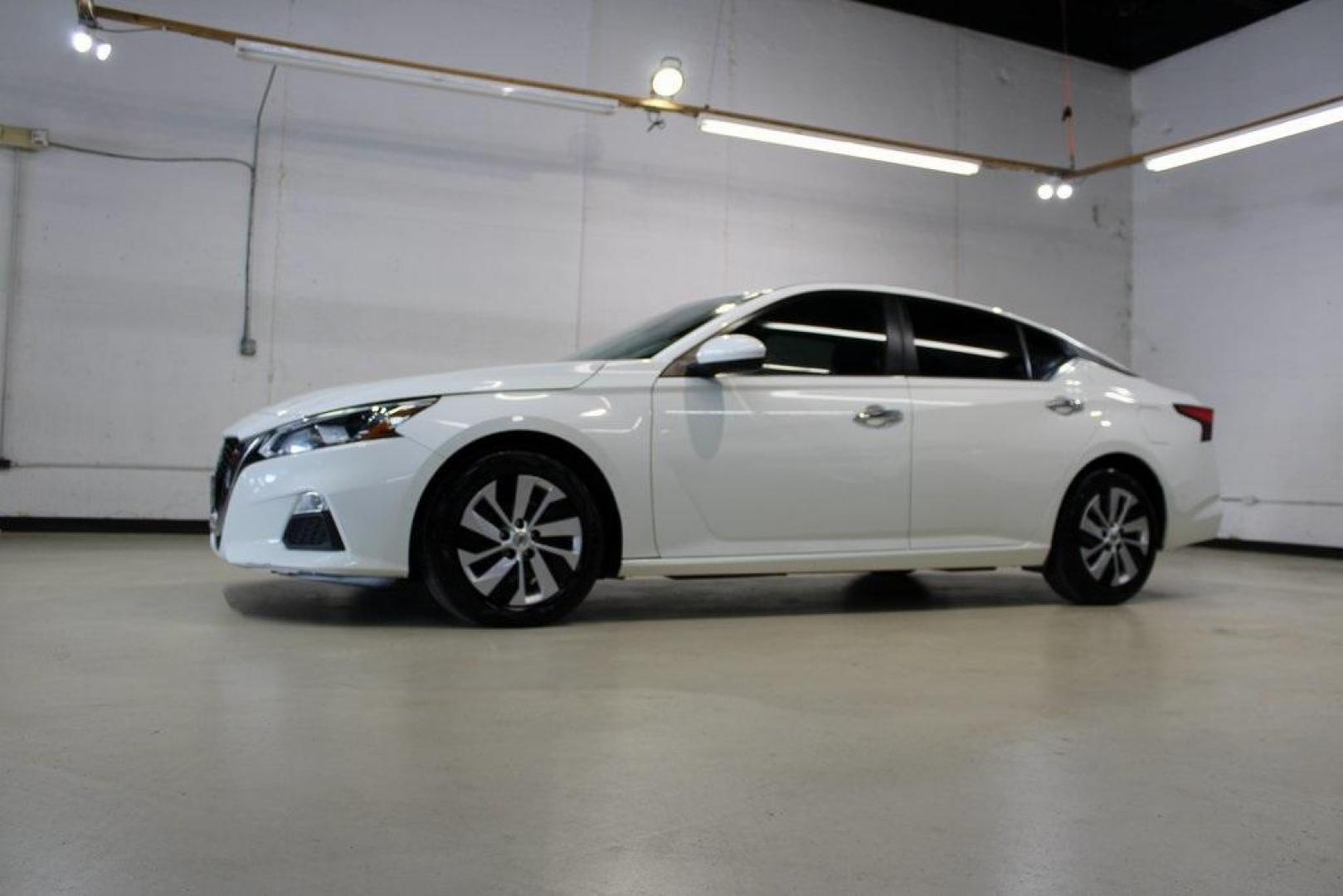 2019 Glacier White /Charcoal Nissan Altima 2.5 S (1N4BL4BV8KC) with an 2.5L 4-Cylinder DOHC 16V engine, CVT transmission, located at 15300 Midway Rd., Addison, TX, 75001, (972) 702-0011, 32.958321, -96.838074 - Photo#4