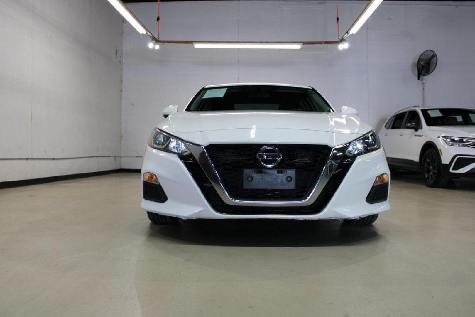 2019 Glacier White /Charcoal Nissan Altima 2.5 S (1N4BL4BV8KC) with an 2.5L 4-Cylinder DOHC 16V engine, CVT transmission, located at 15300 Midway Rd., Addison, TX, 75001, (972) 702-0011, 32.958321, -96.838074 - Photo#5