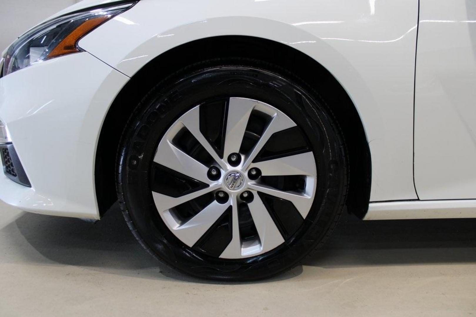 2019 Glacier White /Charcoal Nissan Altima 2.5 S (1N4BL4BV8KC) with an 2.5L 4-Cylinder DOHC 16V engine, CVT transmission, located at 15300 Midway Rd., Addison, TX, 75001, (972) 702-0011, 32.958321, -96.838074 - Photo#8