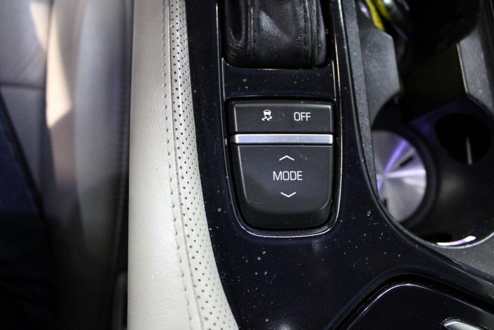 2019 Crystal White Tricoat /Light Platinum With Jet Black Accents Cadillac CTS 2.0L Turbo Luxury (1G6AR5SX9K0) with an 2.0L Turbo I4 DI DOHC VVT engine, Automatic transmission, located at 15300 Midway Rd., Addison, TX, 75001, (972) 702-0011, 32.958321, -96.838074 - Photo#22