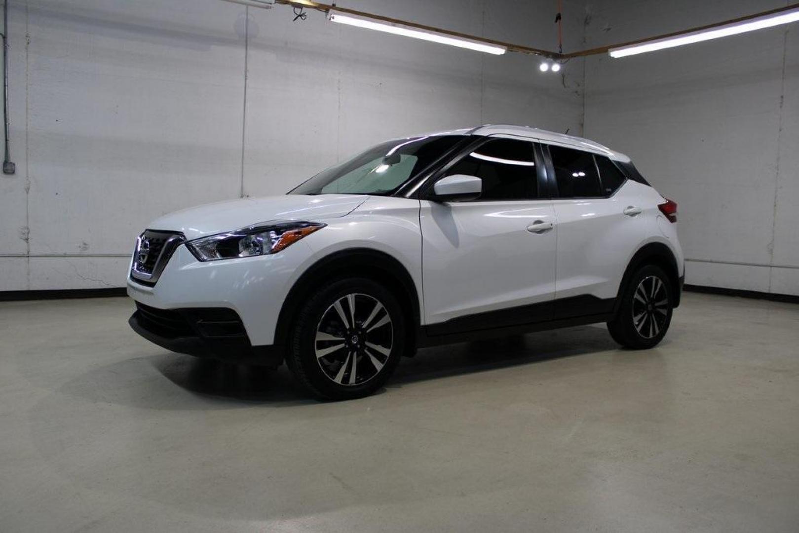 2019 Aspen White Tricoat /Charcoal Nissan Kicks SV (3N1CP5CU4KL) with an 1.6L 4-Cylinder DOHC 16V engine, CVT transmission, located at 15300 Midway Rd., Addison, TX, 75001, (972) 702-0011, 32.958321, -96.838074 - Photo#4