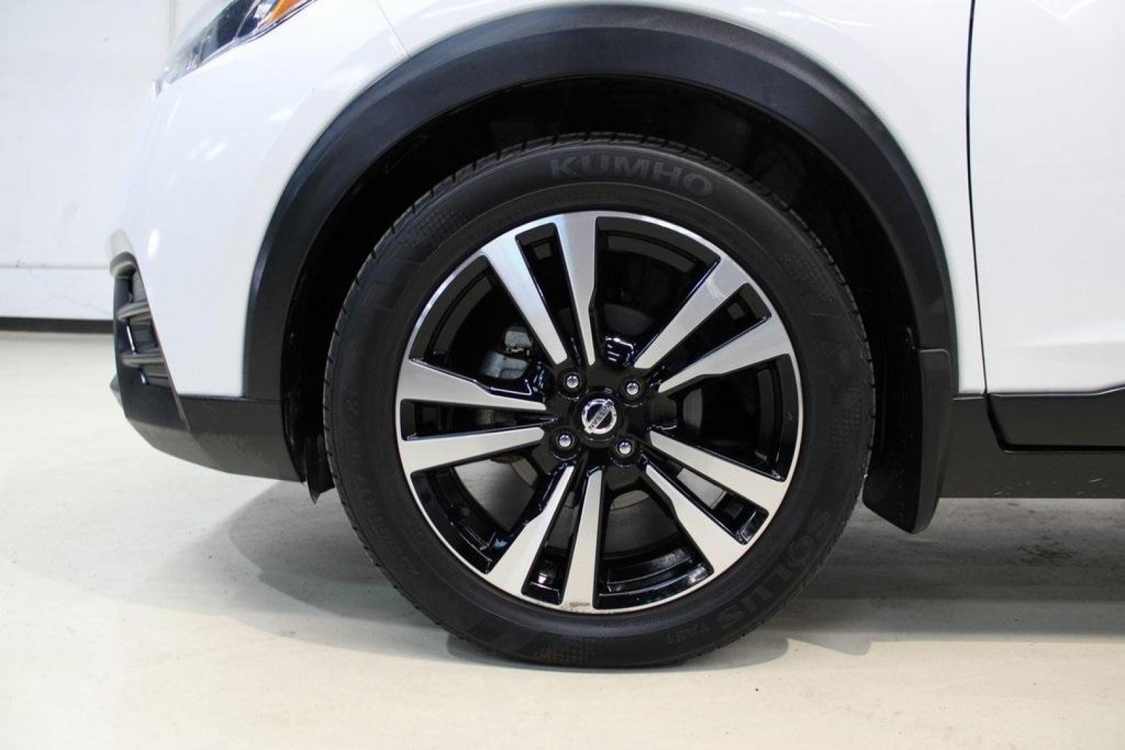 2019 Aspen White Tricoat /Charcoal Nissan Kicks SV (3N1CP5CU4KL) with an 1.6L 4-Cylinder DOHC 16V engine, CVT transmission, located at 15300 Midway Rd., Addison, TX, 75001, (972) 702-0011, 32.958321, -96.838074 - Photo#8