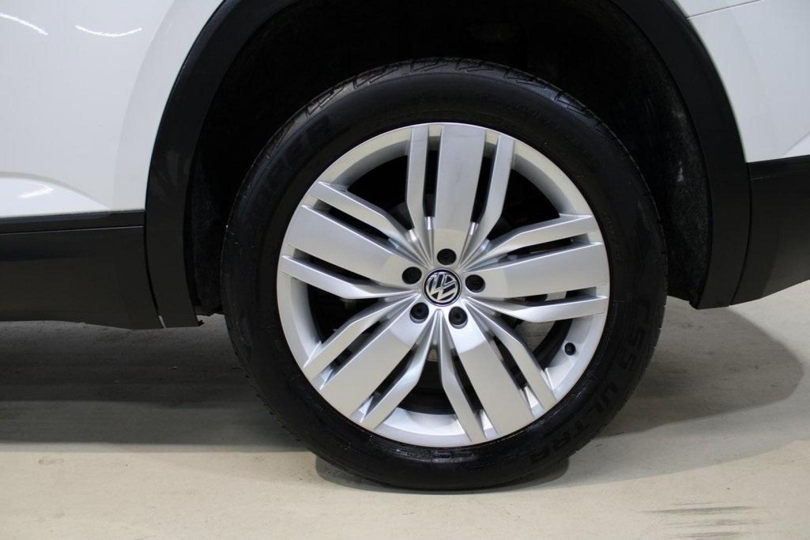 2019 Pure White /Titan Black Volkswagen Atlas 3.6L V6 SE (1V2WR2CA7KC) with an 3.6L VR6 engine, Automatic transmission, located at 15300 Midway Rd., Addison, TX, 75001, (972) 702-0011, 32.958321, -96.838074 - HOME OF THE NO HAGGLE PRICE - WHOLESALE PRICES TO THE PUBLIC!! Atlas 3.6L V6 SE w/Technology, 4D Sport Utility, 3.6L VR6, 8-Speed Automatic with Tiptronic, FWD.<br><br>Deep Black Pearl 2019 Volkswagen Atlas 3.6L V6 SE<br><br><br>Awards:<br> * 2019 KBB.com 12 Best Family Cars * 2019 KBB.com 10 Bes - Photo#9