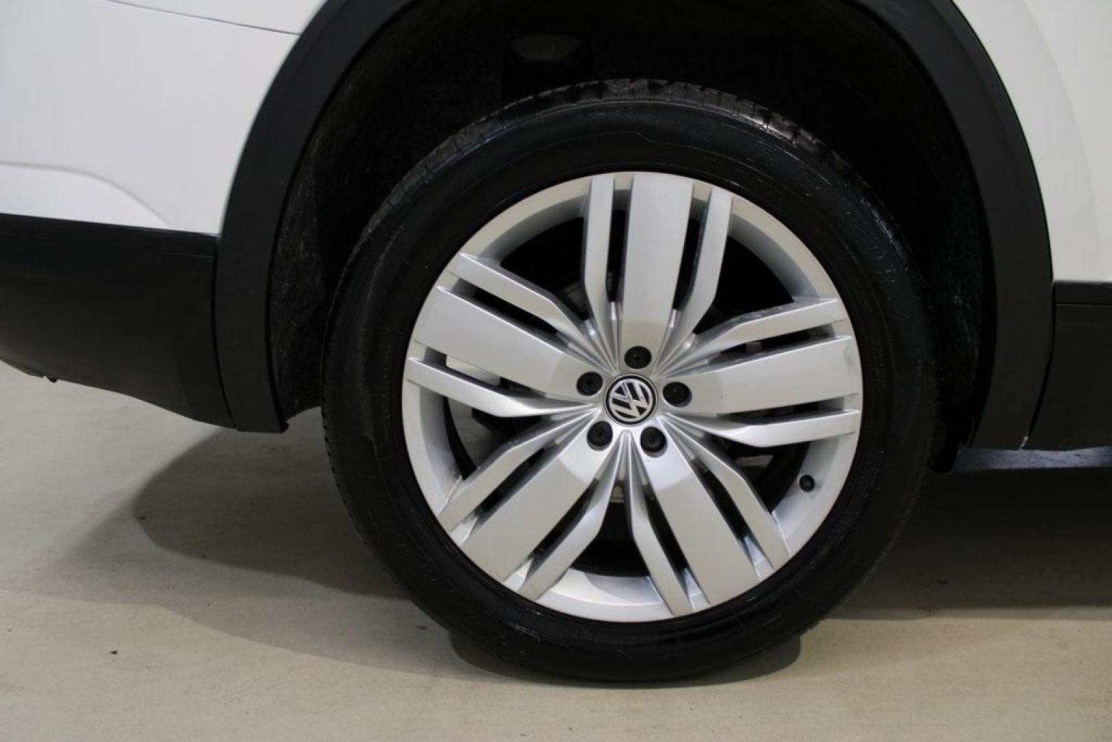 2019 Pure White /Titan Black Volkswagen Atlas 3.6L V6 SE (1V2WR2CA7KC) with an 3.6L VR6 engine, Automatic transmission, located at 15300 Midway Rd., Addison, TX, 75001, (972) 702-0011, 32.958321, -96.838074 - HOME OF THE NO HAGGLE PRICE - WHOLESALE PRICES TO THE PUBLIC!! Atlas 3.6L V6 SE w/Technology, 4D Sport Utility, 3.6L VR6, 8-Speed Automatic with Tiptronic, FWD.<br><br>Deep Black Pearl 2019 Volkswagen Atlas 3.6L V6 SE<br><br><br>Awards:<br> * 2019 KBB.com 12 Best Family Cars * 2019 KBB.com 10 Bes - Photo#10