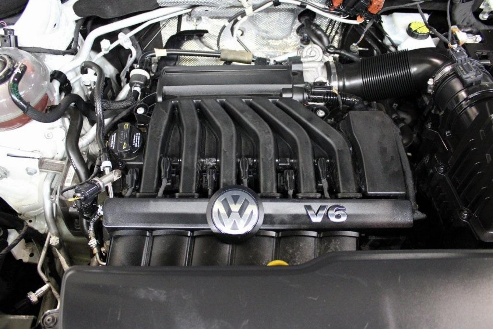 2019 Pure White /Titan Black Volkswagen Atlas 3.6L V6 SE (1V2WR2CA7KC) with an 3.6L VR6 engine, Automatic transmission, located at 15300 Midway Rd., Addison, TX, 75001, (972) 702-0011, 32.958321, -96.838074 - HOME OF THE NO HAGGLE PRICE - WHOLESALE PRICES TO THE PUBLIC!! Atlas 3.6L V6 SE w/Technology, 4D Sport Utility, 3.6L VR6, 8-Speed Automatic with Tiptronic, FWD.<br><br>Deep Black Pearl 2019 Volkswagen Atlas 3.6L V6 SE<br><br><br>Awards:<br> * 2019 KBB.com 12 Best Family Cars * 2019 KBB.com 10 Bes - Photo#31