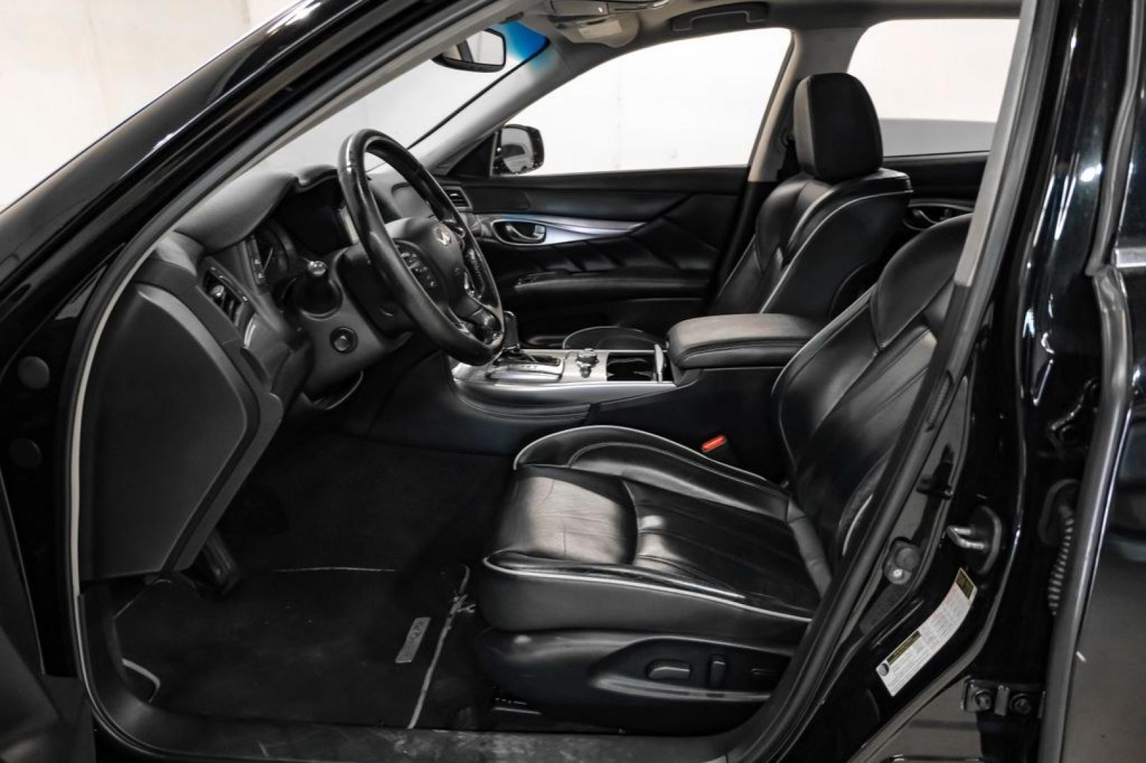 2019 Black Obsidian /Graphite INFINITI Q70L 3.7 (JN1BY1PP7KM) with an 3.7L V6 DOHC 24V VVEL engine, Automatic transmission, located at 15300 Midway Rd., Addison, TX, 75001, (972) 702-0011, 32.958321, -96.838074- Photo#3