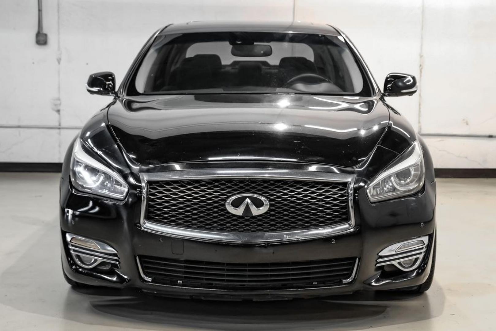 2019 Black Obsidian /Graphite INFINITI Q70L 3.7 (JN1BY1PP7KM) with an 3.7L V6 DOHC 24V VVEL engine, Automatic transmission, located at 15300 Midway Rd., Addison, TX, 75001, (972) 702-0011, 32.958321, -96.838074- Photo#5
