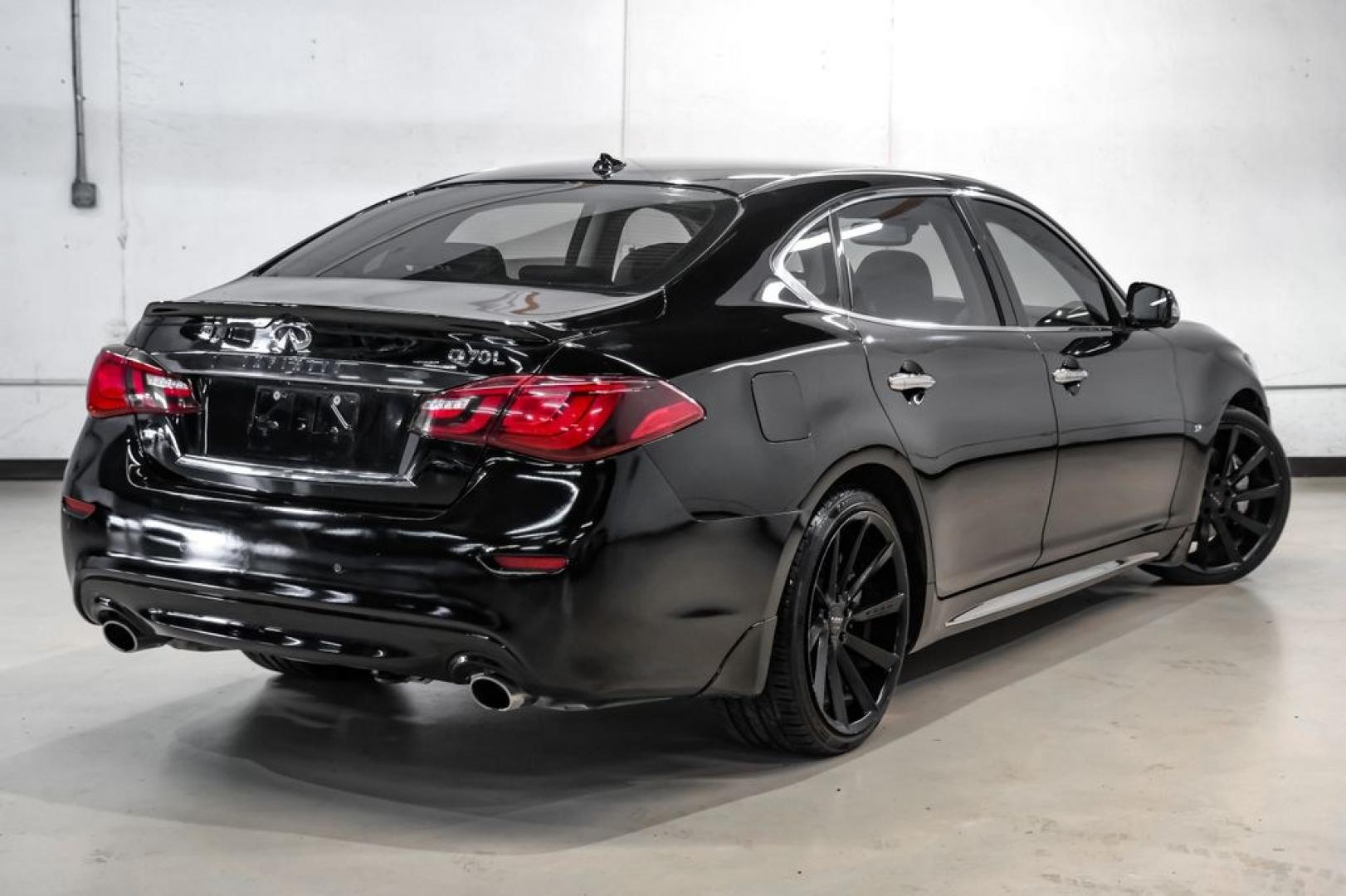 2019 Black Obsidian /Graphite INFINITI Q70L 3.7 (JN1BY1PP7KM) with an 3.7L V6 DOHC 24V VVEL engine, Automatic transmission, located at 15300 Midway Rd., Addison, TX, 75001, (972) 702-0011, 32.958321, -96.838074- Photo#8