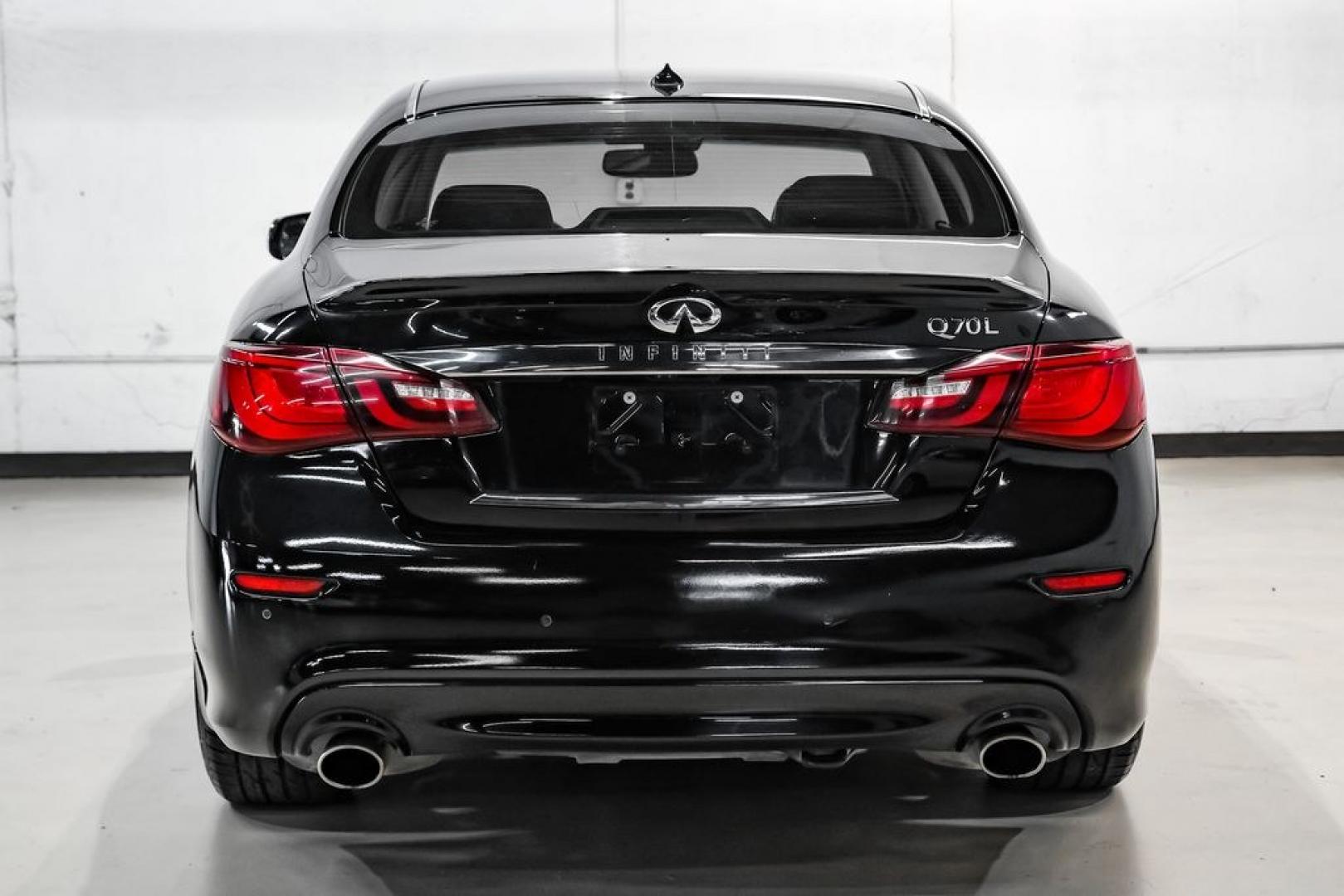 2019 Black Obsidian /Graphite INFINITI Q70L 3.7 (JN1BY1PP7KM) with an 3.7L V6 DOHC 24V VVEL engine, Automatic transmission, located at 15300 Midway Rd., Addison, TX, 75001, (972) 702-0011, 32.958321, -96.838074- Photo#9