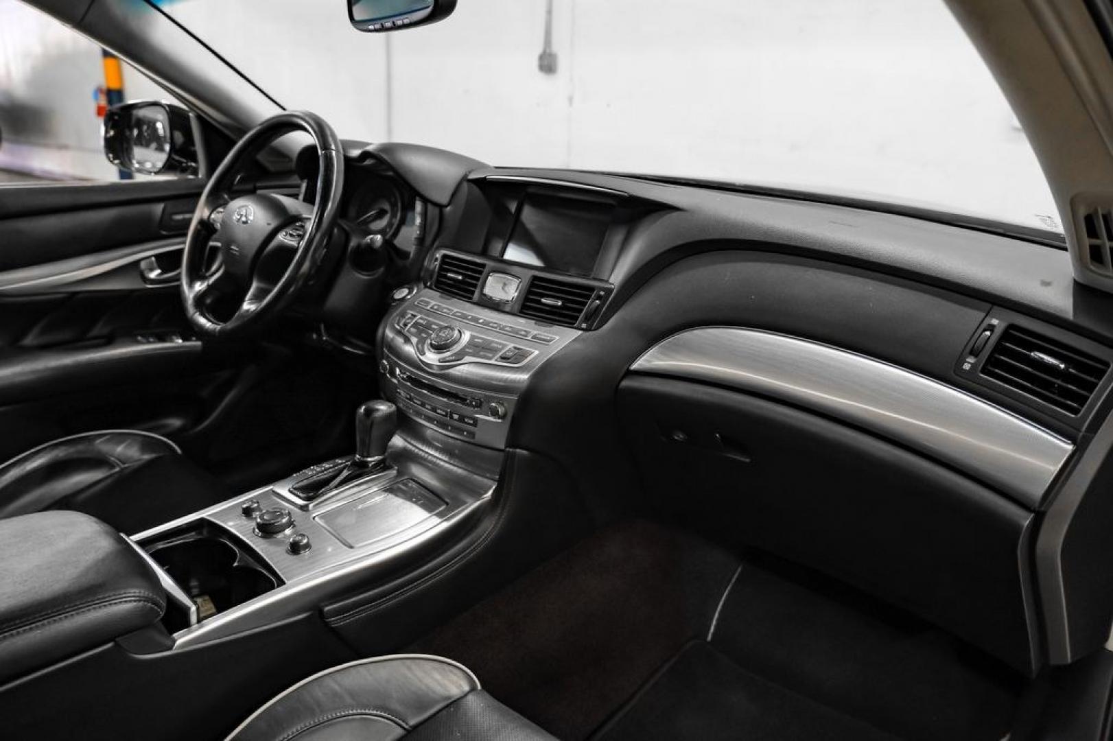 2019 Black Obsidian /Graphite INFINITI Q70L 3.7 (JN1BY1PP7KM) with an 3.7L V6 DOHC 24V VVEL engine, Automatic transmission, located at 15300 Midway Rd., Addison, TX, 75001, (972) 702-0011, 32.958321, -96.838074- Photo#11