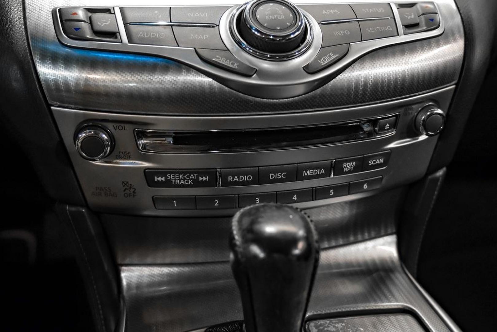 2019 Black Obsidian /Graphite INFINITI Q70L 3.7 (JN1BY1PP7KM) with an 3.7L V6 DOHC 24V VVEL engine, Automatic transmission, located at 15300 Midway Rd., Addison, TX, 75001, (972) 702-0011, 32.958321, -96.838074- Photo#24