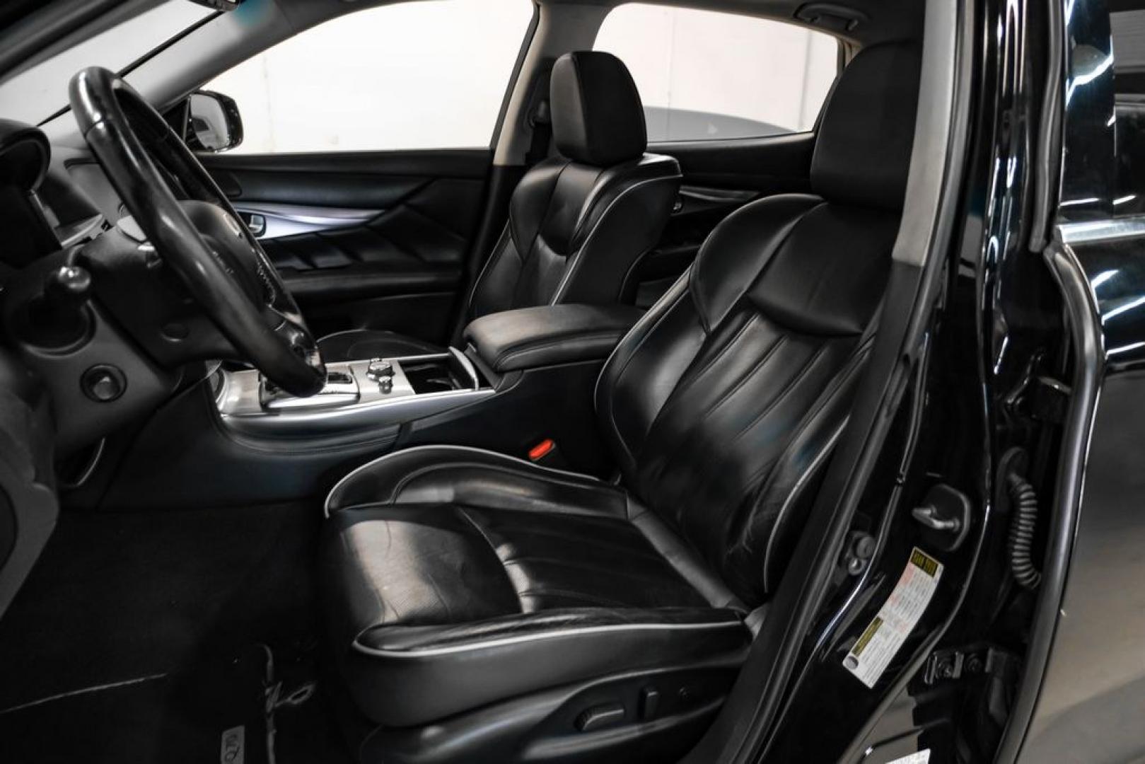2019 Black Obsidian /Graphite INFINITI Q70L 3.7 (JN1BY1PP7KM) with an 3.7L V6 DOHC 24V VVEL engine, Automatic transmission, located at 15300 Midway Rd., Addison, TX, 75001, (972) 702-0011, 32.958321, -96.838074- Photo#31