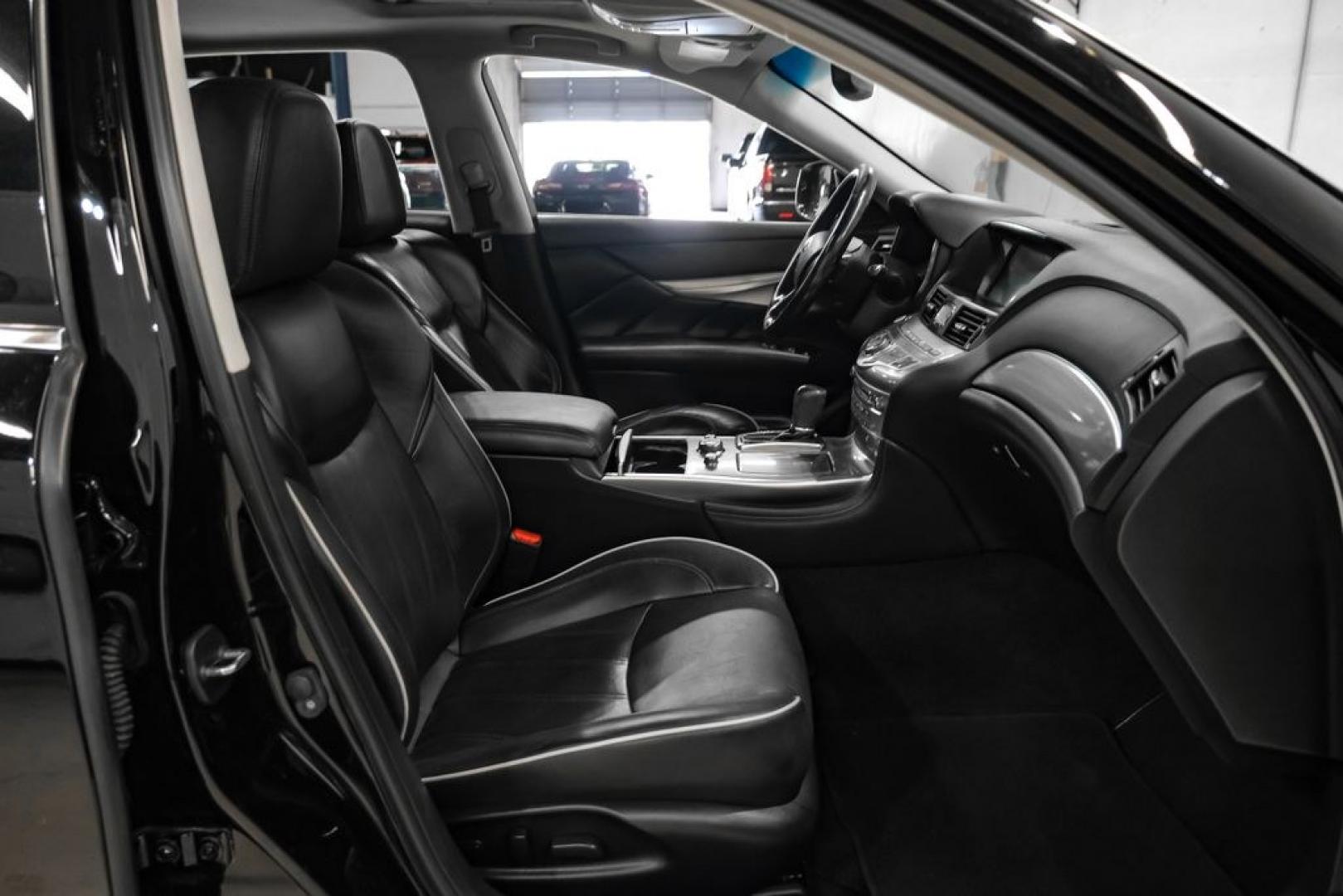 2019 Black Obsidian /Graphite INFINITI Q70L 3.7 (JN1BY1PP7KM) with an 3.7L V6 DOHC 24V VVEL engine, Automatic transmission, located at 15300 Midway Rd., Addison, TX, 75001, (972) 702-0011, 32.958321, -96.838074- Photo#32