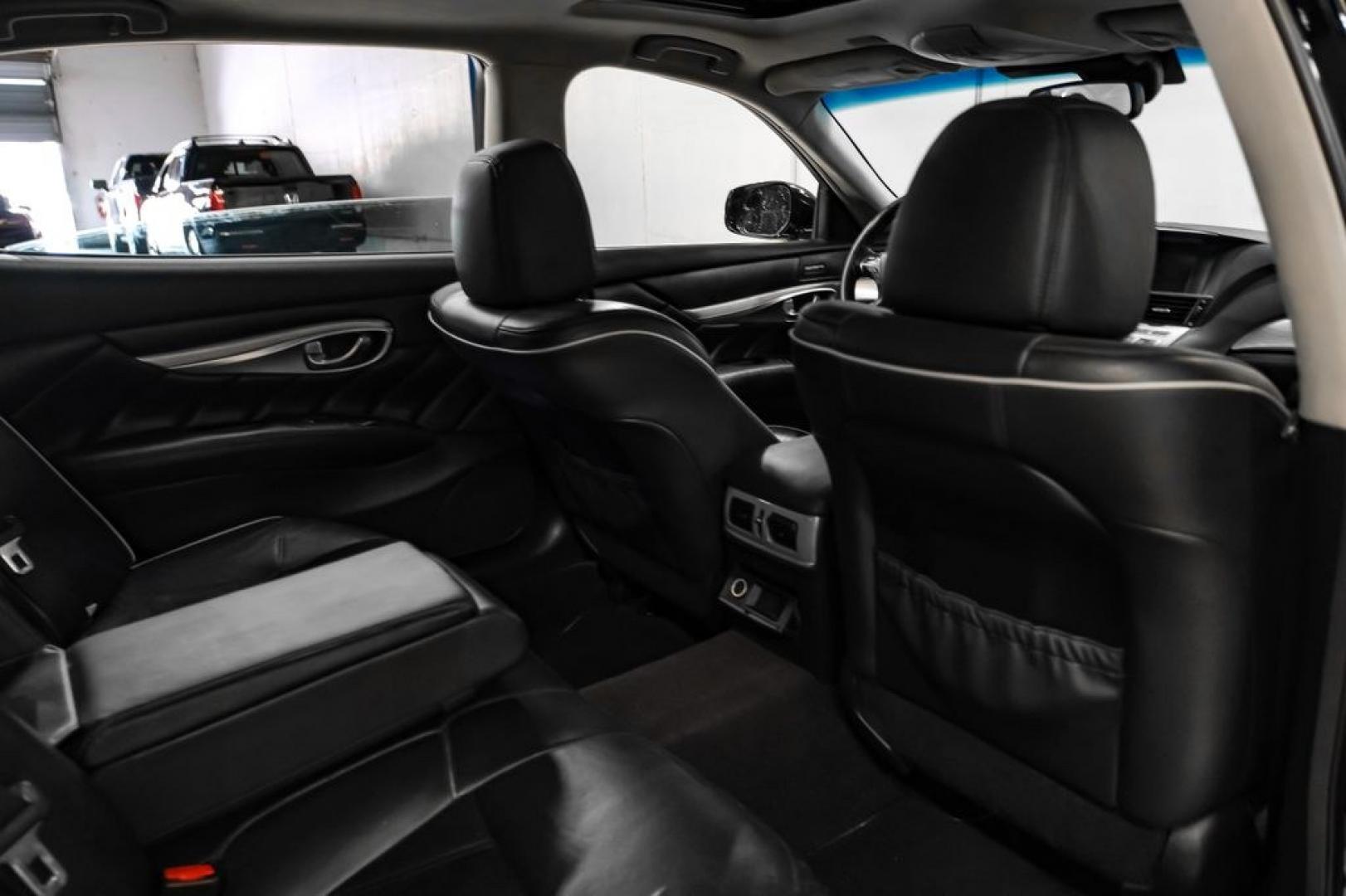 2019 Black Obsidian /Graphite INFINITI Q70L 3.7 (JN1BY1PP7KM) with an 3.7L V6 DOHC 24V VVEL engine, Automatic transmission, located at 15300 Midway Rd., Addison, TX, 75001, (972) 702-0011, 32.958321, -96.838074- Photo#35