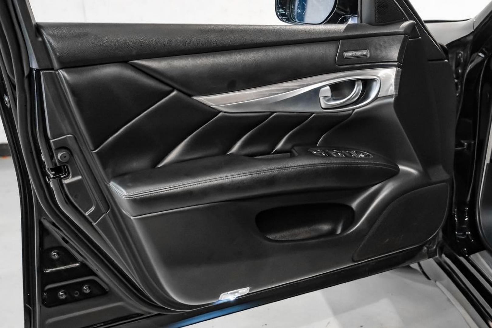 2019 Black Obsidian /Graphite INFINITI Q70L 3.7 (JN1BY1PP7KM) with an 3.7L V6 DOHC 24V VVEL engine, Automatic transmission, located at 15300 Midway Rd., Addison, TX, 75001, (972) 702-0011, 32.958321, -96.838074- Photo#40