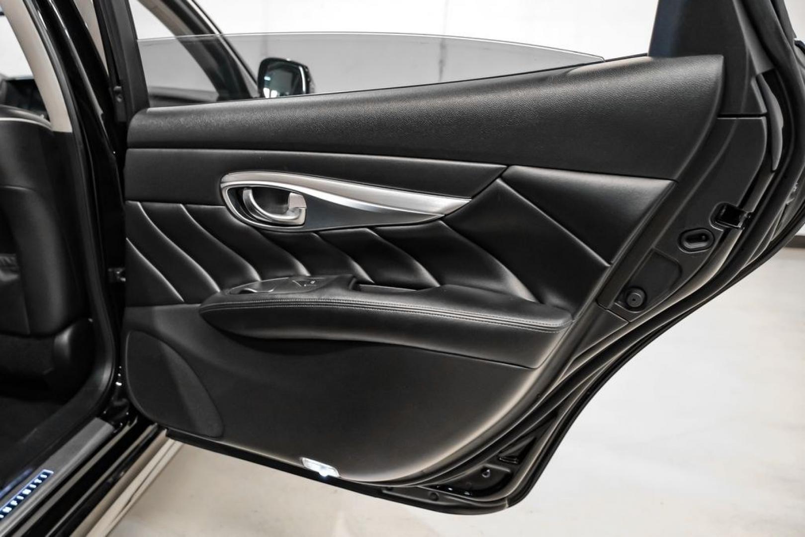 2019 Black Obsidian /Graphite INFINITI Q70L 3.7 (JN1BY1PP7KM) with an 3.7L V6 DOHC 24V VVEL engine, Automatic transmission, located at 15300 Midway Rd., Addison, TX, 75001, (972) 702-0011, 32.958321, -96.838074- Photo#44