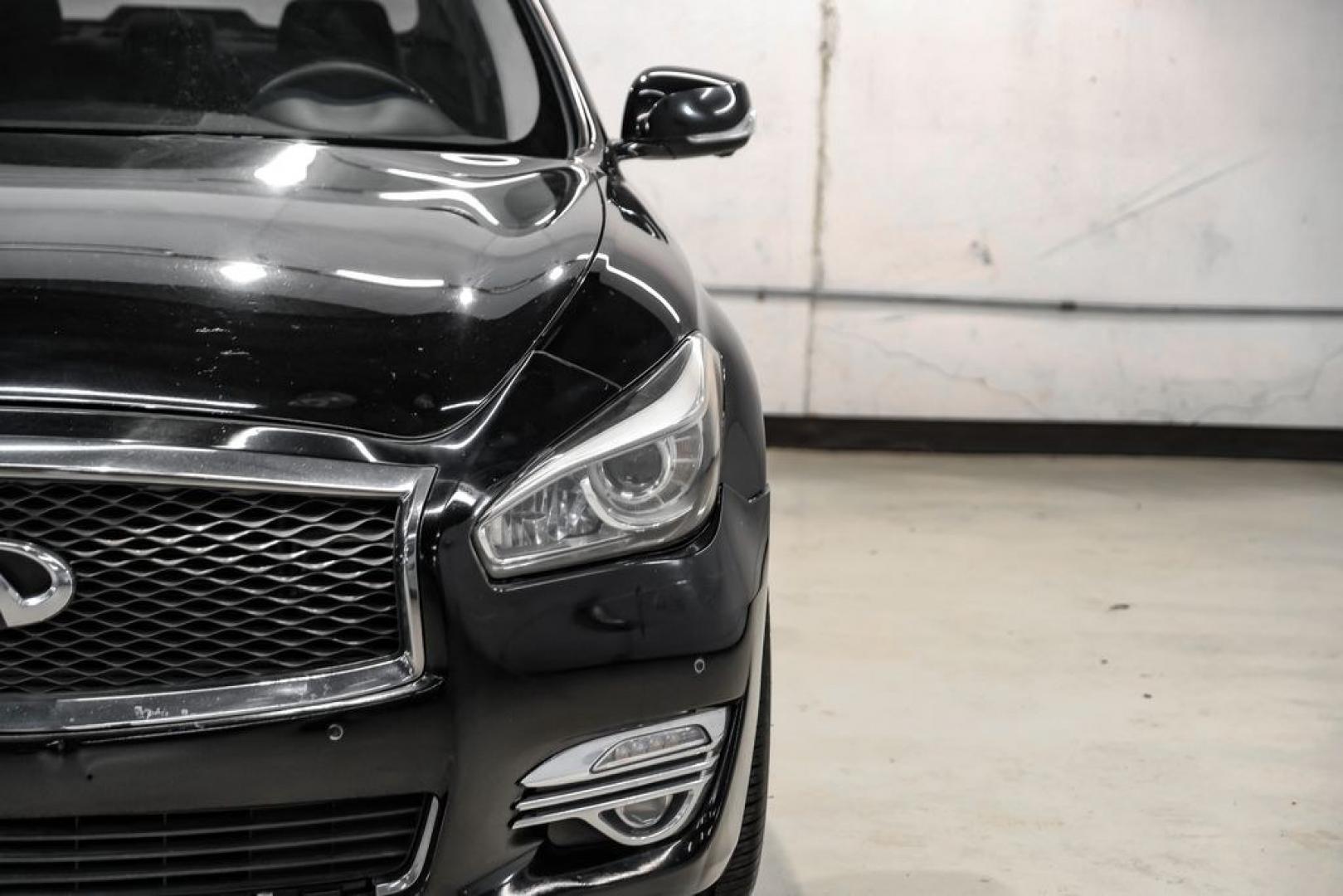 2019 Black Obsidian /Graphite INFINITI Q70L 3.7 (JN1BY1PP7KM) with an 3.7L V6 DOHC 24V VVEL engine, Automatic transmission, located at 15300 Midway Rd., Addison, TX, 75001, (972) 702-0011, 32.958321, -96.838074- Photo#45