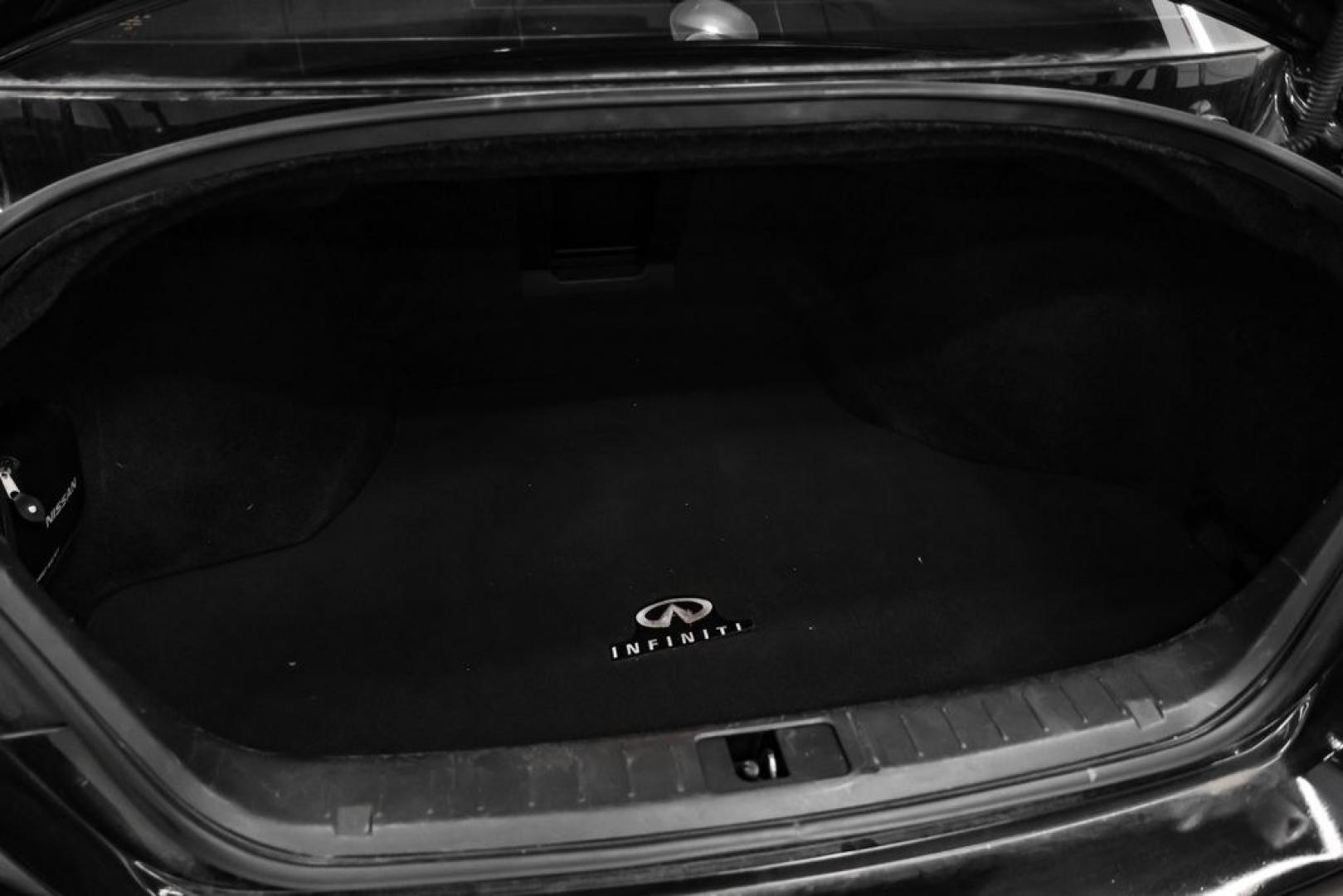 2019 Black Obsidian /Graphite INFINITI Q70L 3.7 (JN1BY1PP7KM) with an 3.7L V6 DOHC 24V VVEL engine, Automatic transmission, located at 15300 Midway Rd., Addison, TX, 75001, (972) 702-0011, 32.958321, -96.838074- Photo#52