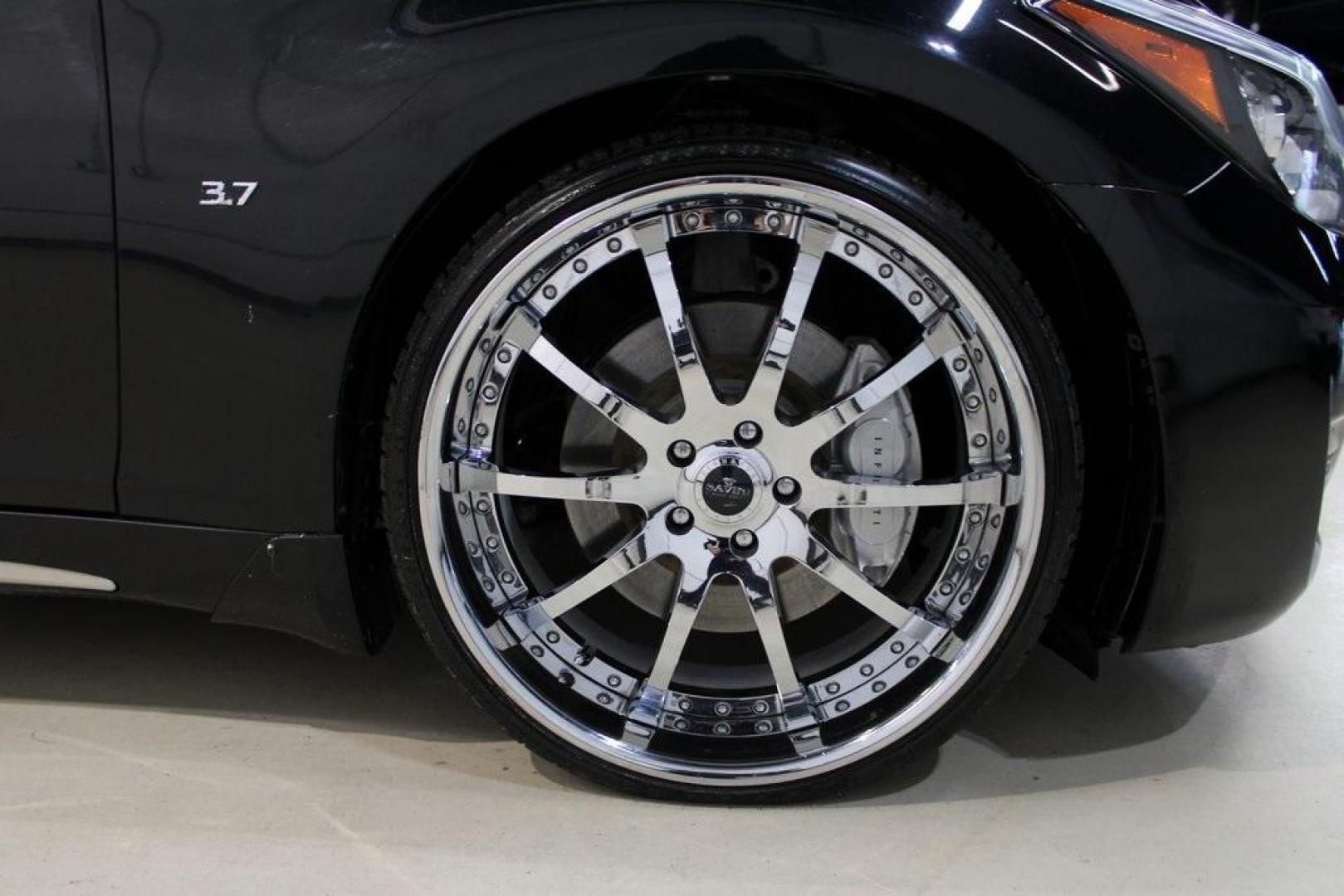 2019 Black Obsidian /Graphite INFINITI Q70L 3.7 (JN1BY1PP7KM) with an 3.7L V6 DOHC 24V VVEL engine, Automatic transmission, located at 15300 Midway Rd., Addison, TX, 75001, (972) 702-0011, 32.958321, -96.838074 - Introducing the 2019 INFINITI Q70 3.7 LUXE AWD, now available at Midway Auto Group in Addison, Texas. This sophisticated sedan seamlessly blends performance, luxury, and advanced technology, offering an exceptional driving experience for discerning motorists.<br><br>Key Features:<br><br>Engine: 3.7- - Photo#11