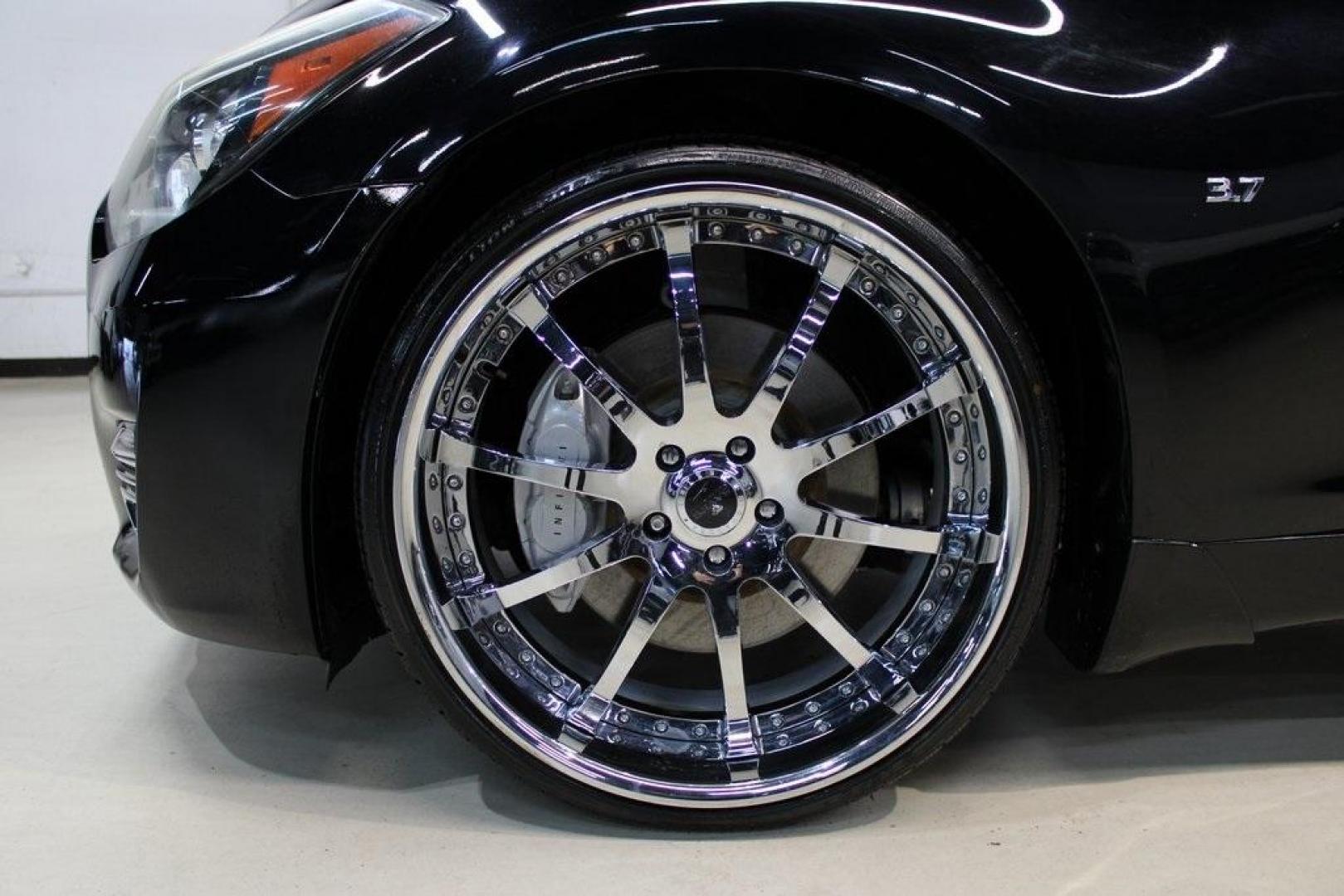 2019 Black Obsidian /Graphite INFINITI Q70L 3.7 (JN1BY1PP7KM) with an 3.7L V6 DOHC 24V VVEL engine, Automatic transmission, located at 15300 Midway Rd., Addison, TX, 75001, (972) 702-0011, 32.958321, -96.838074 - Introducing the 2019 INFINITI Q70 3.7 LUXE AWD, now available at Midway Auto Group in Addison, Texas. This sophisticated sedan seamlessly blends performance, luxury, and advanced technology, offering an exceptional driving experience for discerning motorists.<br><br>Key Features:<br><br>Engine: 3.7- - Photo#8