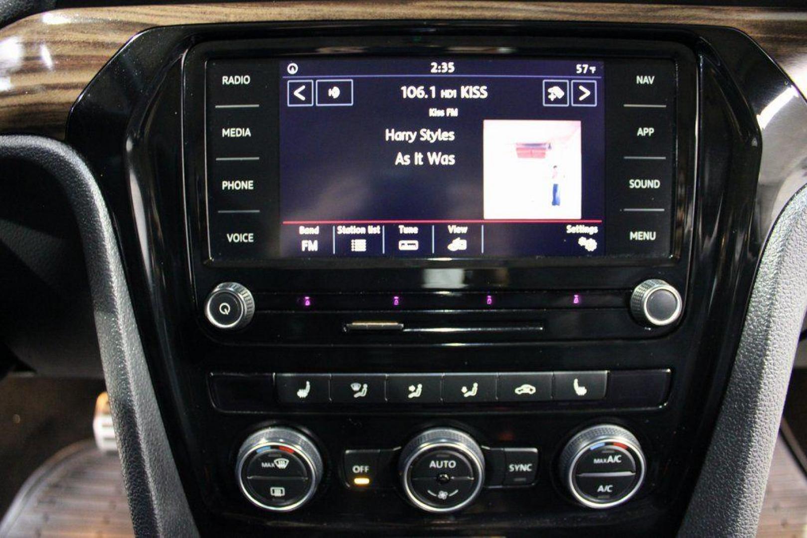 2022 Red Metallic /Black Volkswagen Passat 2.0T Limited Edition (1VWBA7A37NC) with an 2.0L I4 TSI Turbocharged engine, Automatic transmission, located at 15300 Midway Rd., Addison, TX, 75001, (972) 702-0011, 32.958321, -96.838074 - Introducing the 2022 Volkswagen Passat SE, now available at Midway Auto Group in Addison, Texas. This midsize sedan seamlessly blends performance, comfort, and advanced technology, making it an excellent choice for discerning drivers seeking a reliable and stylish vehicle.<br><br>Key Features:<br><b - Photo#22