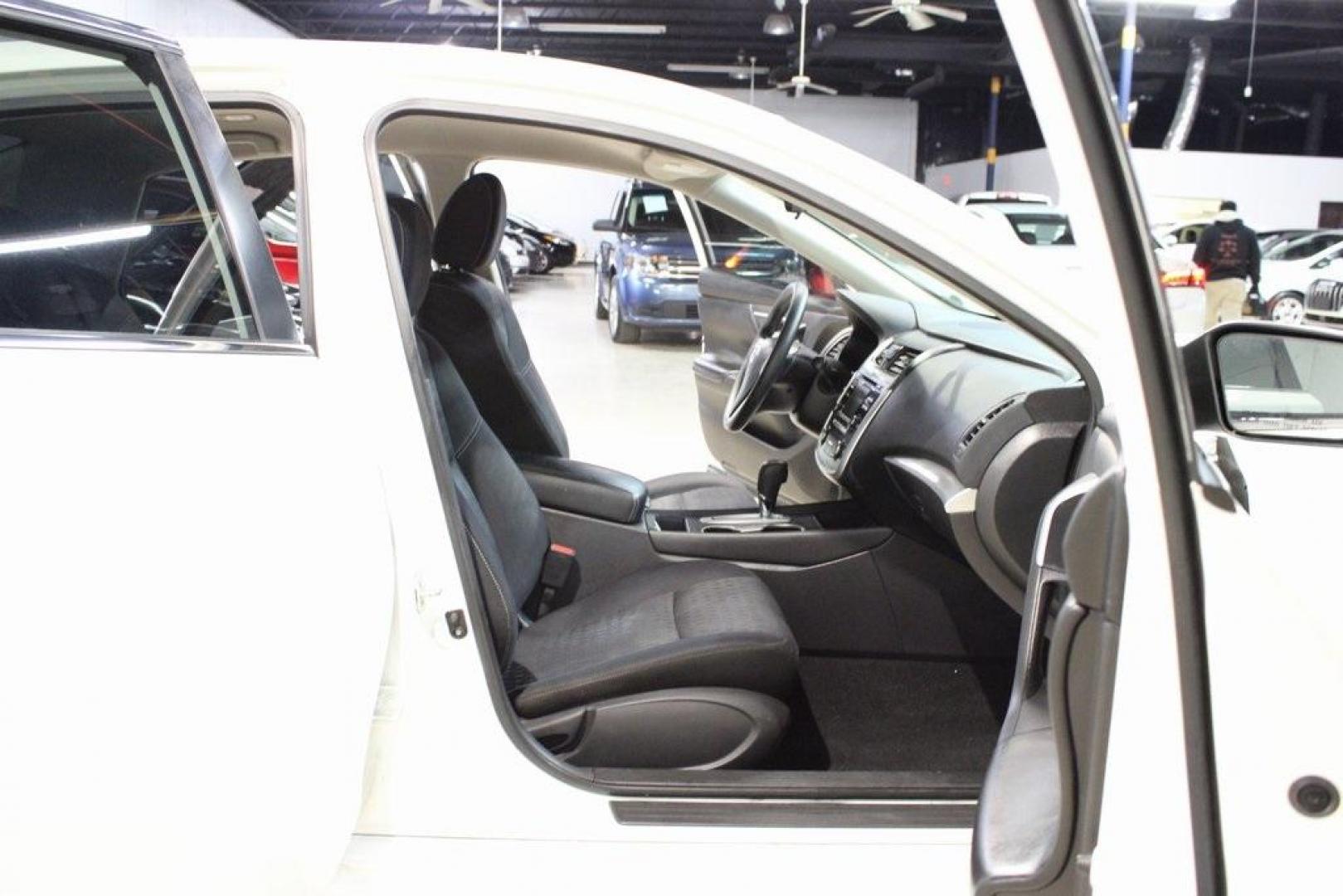 2017 Glacier White /Charcoal Nissan Altima 2.5 S (1N4AL3APXHC) with an 2.5L 4-Cylinder DOHC 16V engine, CVT transmission, located at 15300 Midway Rd., Addison, TX, 75001, (972) 702-0011, 32.958321, -96.838074 - Photo#14