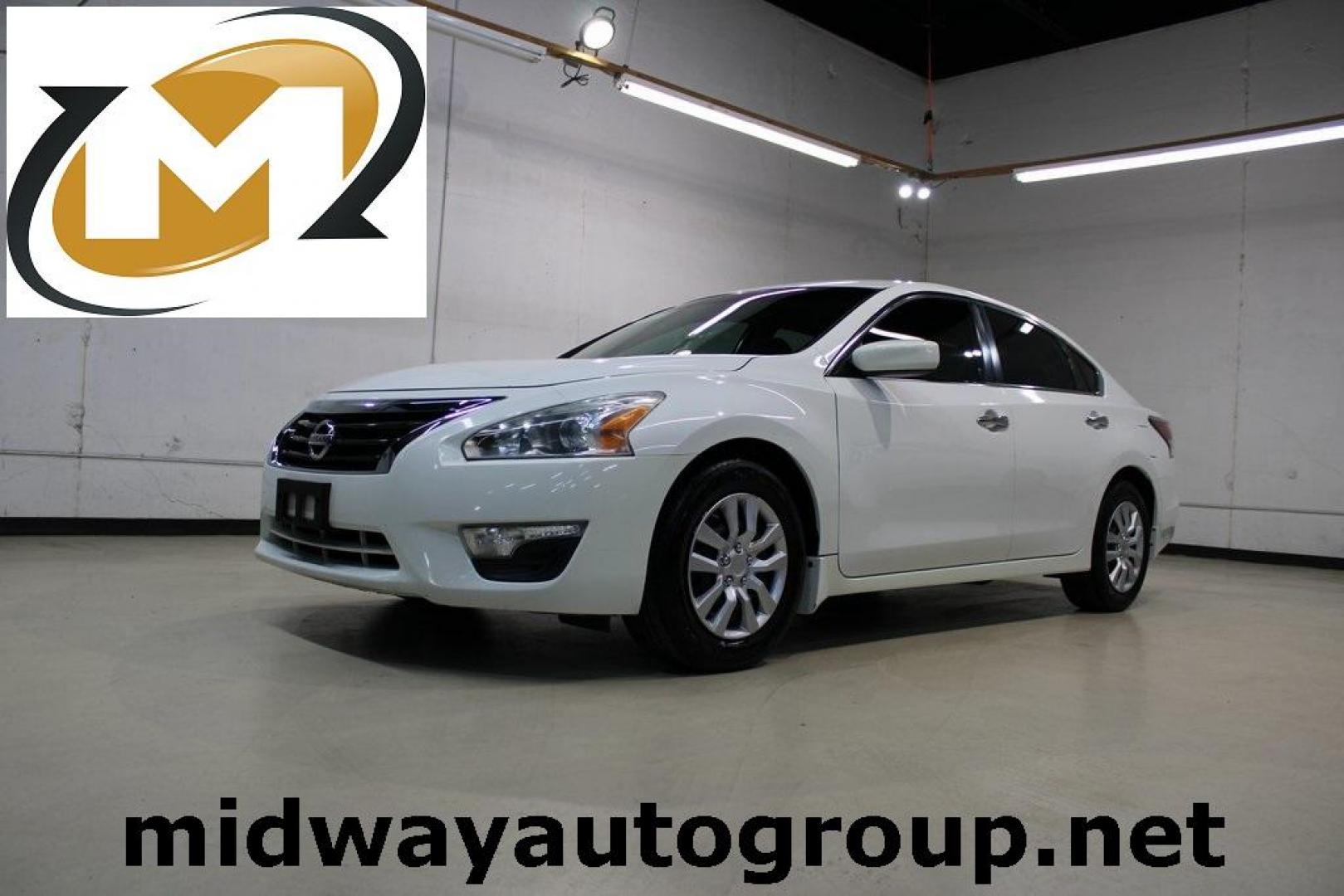 2015 Glacier White /Beige Nissan Altima 2.5 S (1N4AL3AP8FN) with an 2.5L I4 DOHC 16V engine, CVT transmission, located at 15300 Midway Rd., Addison, TX, 75001, (972) 702-0011, 32.958321, -96.838074 - Introducing the 2015 Nissan Altima 2.5 S, now available at Midway Auto Group in Addison, Texas. This midsize sedan offers a harmonious blend of style, efficiency, and comfort, making it an excellent choice for both daily commutes and long-distance drives.<br><br>Key Features:<br><br>Engine: 2.5L I4 - Photo#0