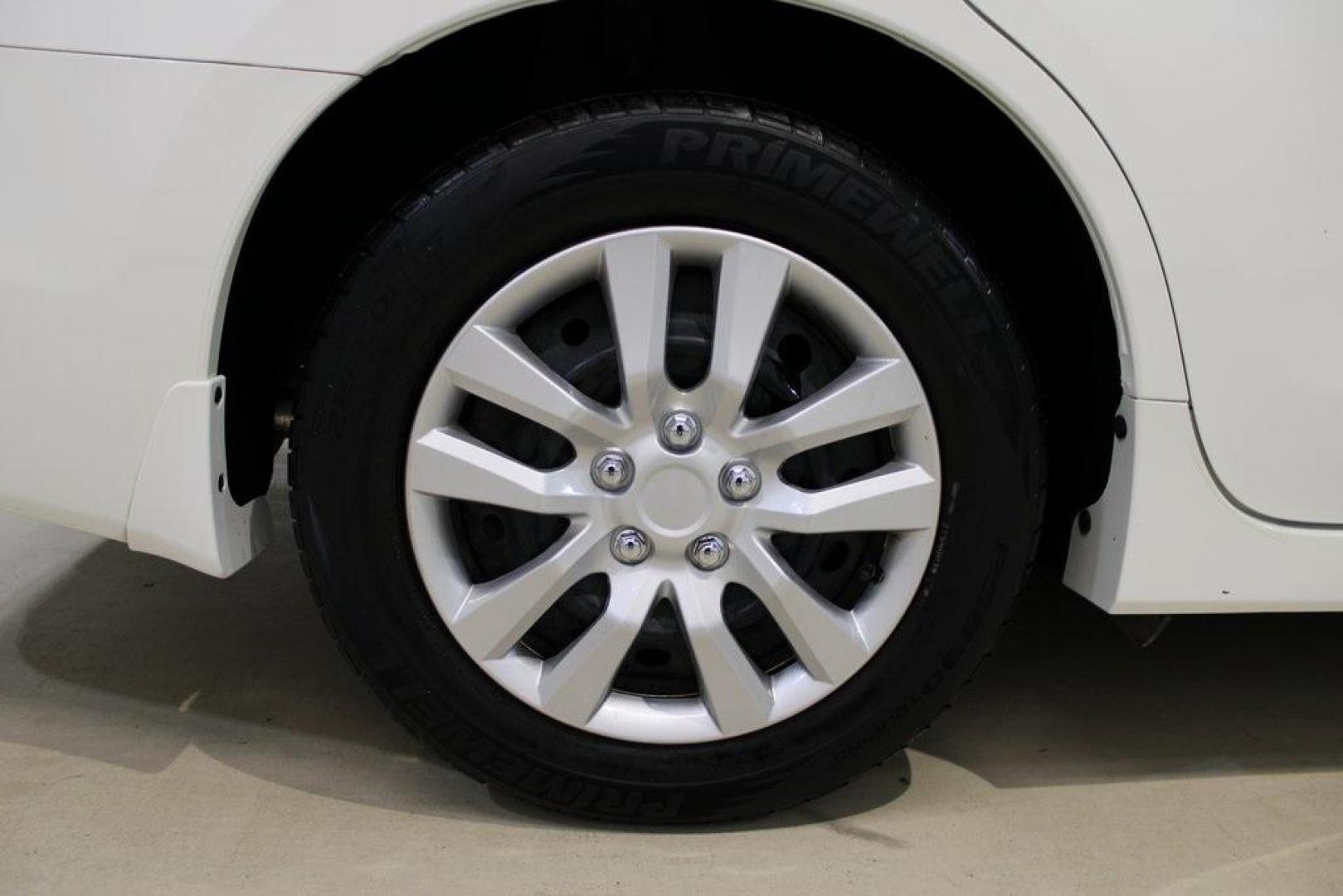 2015 Glacier White /Beige Nissan Altima 2.5 S (1N4AL3AP8FN) with an 2.5L I4 DOHC 16V engine, CVT transmission, located at 15300 Midway Rd., Addison, TX, 75001, (972) 702-0011, 32.958321, -96.838074 - Introducing the 2015 Nissan Altima 2.5 S, now available at Midway Auto Group in Addison, Texas. This midsize sedan offers a harmonious blend of style, efficiency, and comfort, making it an excellent choice for both daily commutes and long-distance drives.<br><br>Key Features:<br><br>Engine: 2.5L I4 - Photo#10