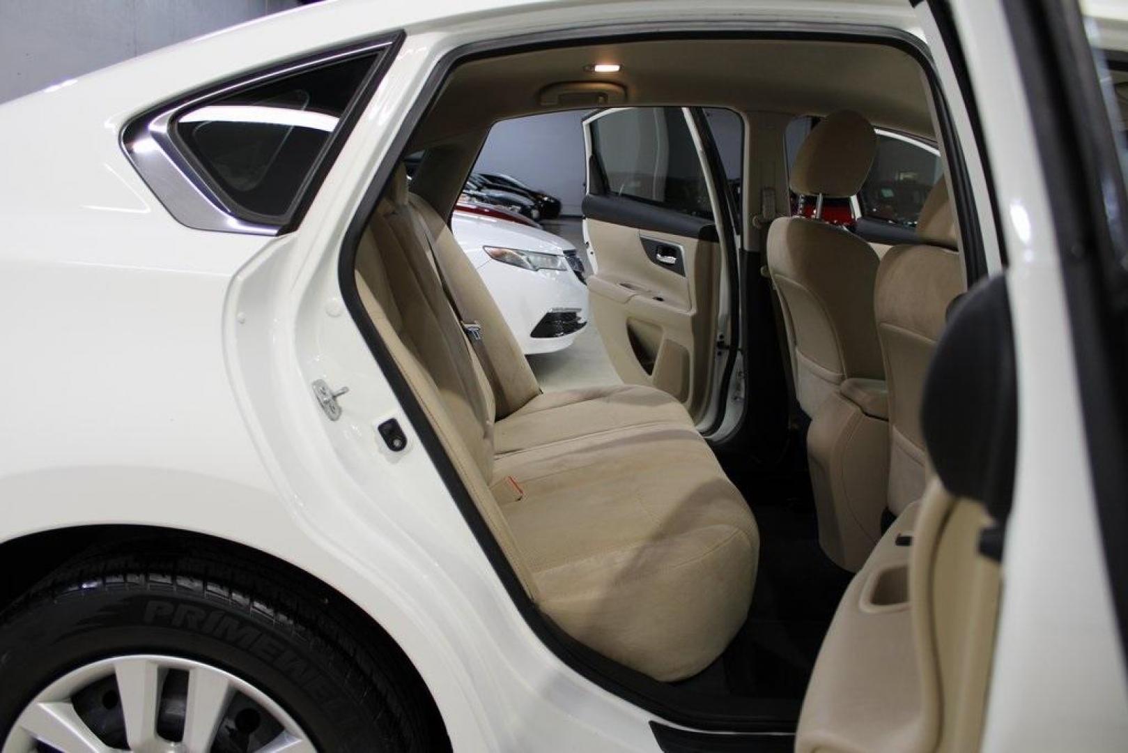 2015 Glacier White /Beige Nissan Altima 2.5 S (1N4AL3AP8FN) with an 2.5L I4 DOHC 16V engine, CVT transmission, located at 15300 Midway Rd., Addison, TX, 75001, (972) 702-0011, 32.958321, -96.838074 - Introducing the 2015 Nissan Altima 2.5 S, now available at Midway Auto Group in Addison, Texas. This midsize sedan offers a harmonious blend of style, efficiency, and comfort, making it an excellent choice for both daily commutes and long-distance drives.<br><br>Key Features:<br><br>Engine: 2.5L I4 - Photo#14