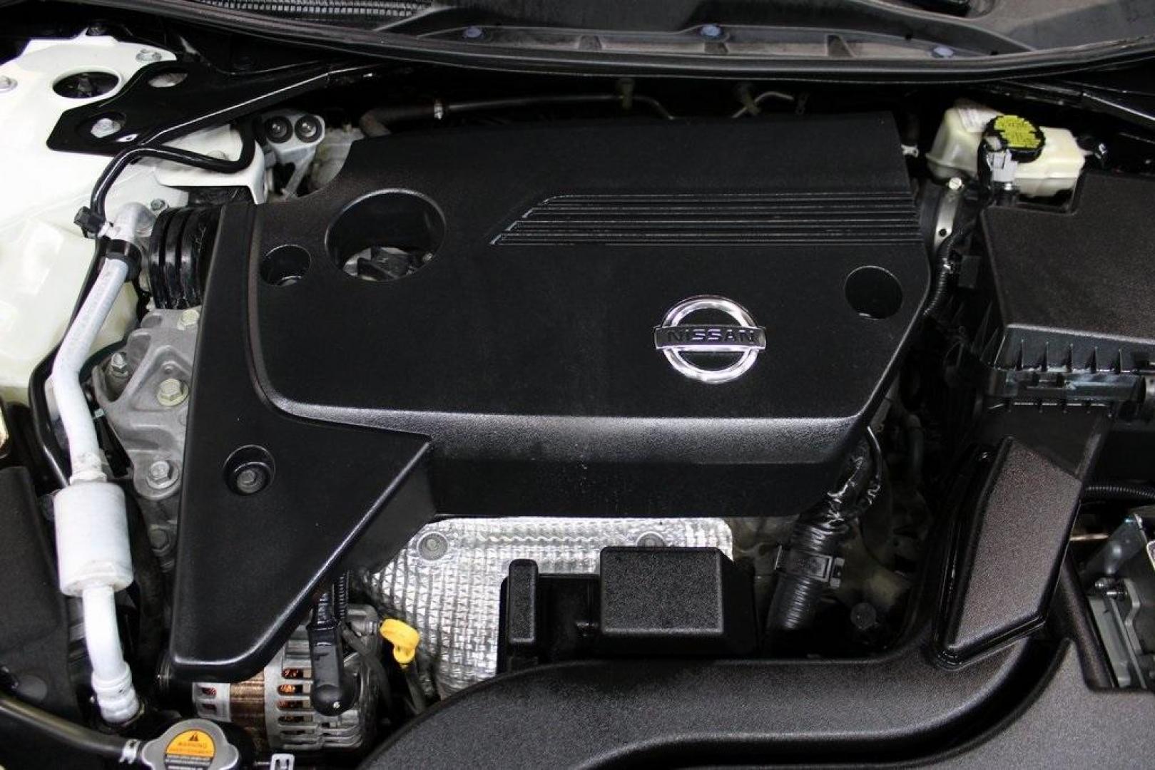 2015 Glacier White /Beige Nissan Altima 2.5 S (1N4AL3AP8FN) with an 2.5L I4 DOHC 16V engine, CVT transmission, located at 15300 Midway Rd., Addison, TX, 75001, (972) 702-0011, 32.958321, -96.838074 - Introducing the 2015 Nissan Altima 2.5 S, now available at Midway Auto Group in Addison, Texas. This midsize sedan offers a harmonious blend of style, efficiency, and comfort, making it an excellent choice for both daily commutes and long-distance drives.<br><br>Key Features:<br><br>Engine: 2.5L I4 - Photo#24