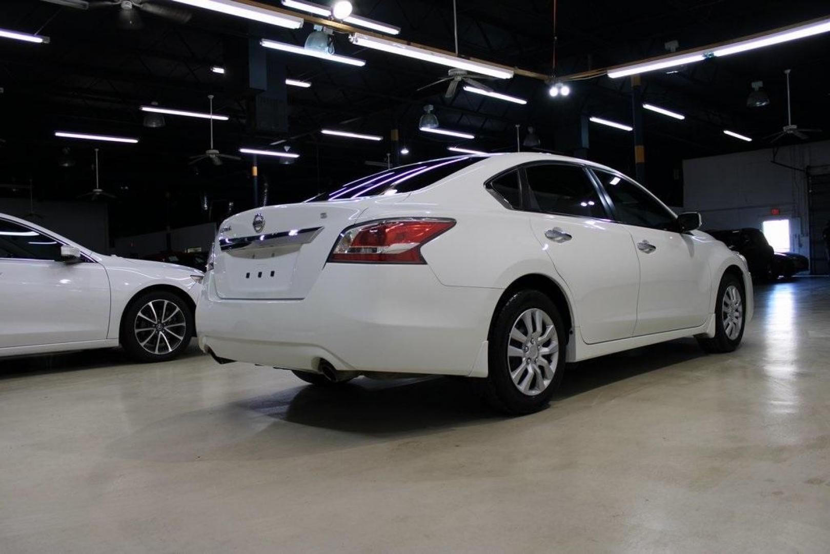 2015 Glacier White /Beige Nissan Altima 2.5 S (1N4AL3AP8FN) with an 2.5L I4 DOHC 16V engine, CVT transmission, located at 15300 Midway Rd., Addison, TX, 75001, (972) 702-0011, 32.958321, -96.838074 - Introducing the 2015 Nissan Altima 2.5 S, now available at Midway Auto Group in Addison, Texas. This midsize sedan offers a harmonious blend of style, efficiency, and comfort, making it an excellent choice for both daily commutes and long-distance drives.<br><br>Key Features:<br><br>Engine: 2.5L I4 - Photo#2
