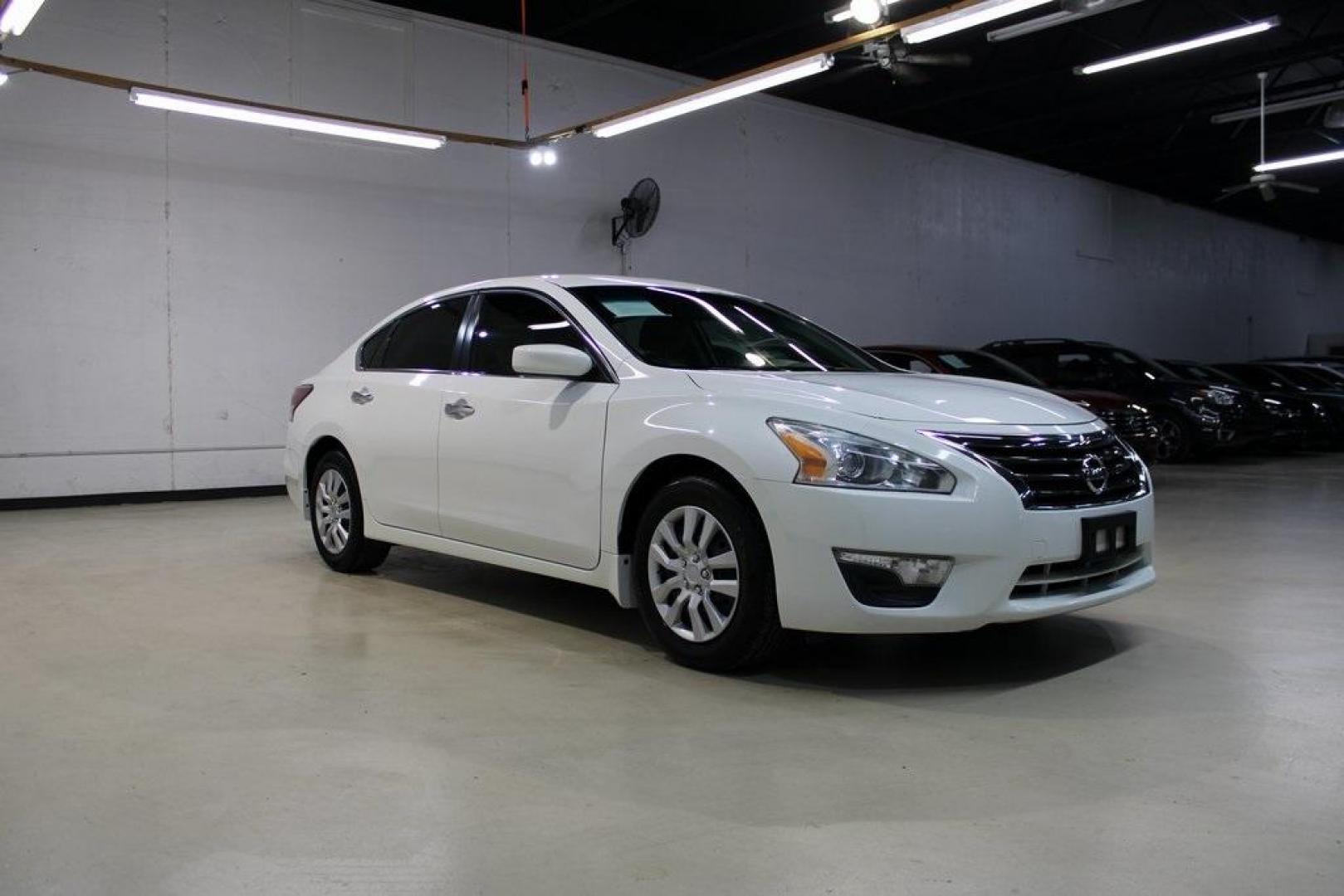 2015 Glacier White /Beige Nissan Altima 2.5 S (1N4AL3AP8FN) with an 2.5L I4 DOHC 16V engine, CVT transmission, located at 15300 Midway Rd., Addison, TX, 75001, (972) 702-0011, 32.958321, -96.838074 - Introducing the 2015 Nissan Altima 2.5 S, now available at Midway Auto Group in Addison, Texas. This midsize sedan offers a harmonious blend of style, efficiency, and comfort, making it an excellent choice for both daily commutes and long-distance drives.<br><br>Key Features:<br><br>Engine: 2.5L I4 - Photo#6