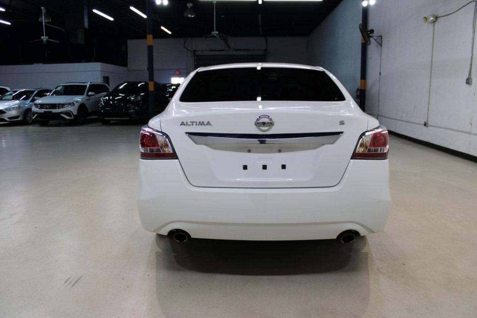 2015 Glacier White /Beige Nissan Altima 2.5 S (1N4AL3AP8FN) with an 2.5L I4 DOHC 16V engine, CVT transmission, located at 15300 Midway Rd., Addison, TX, 75001, (972) 702-0011, 32.958321, -96.838074 - Introducing the 2015 Nissan Altima 2.5 S, now available at Midway Auto Group in Addison, Texas. This midsize sedan offers a harmonious blend of style, efficiency, and comfort, making it an excellent choice for both daily commutes and long-distance drives.<br><br>Key Features:<br><br>Engine: 2.5L I4 - Photo#7