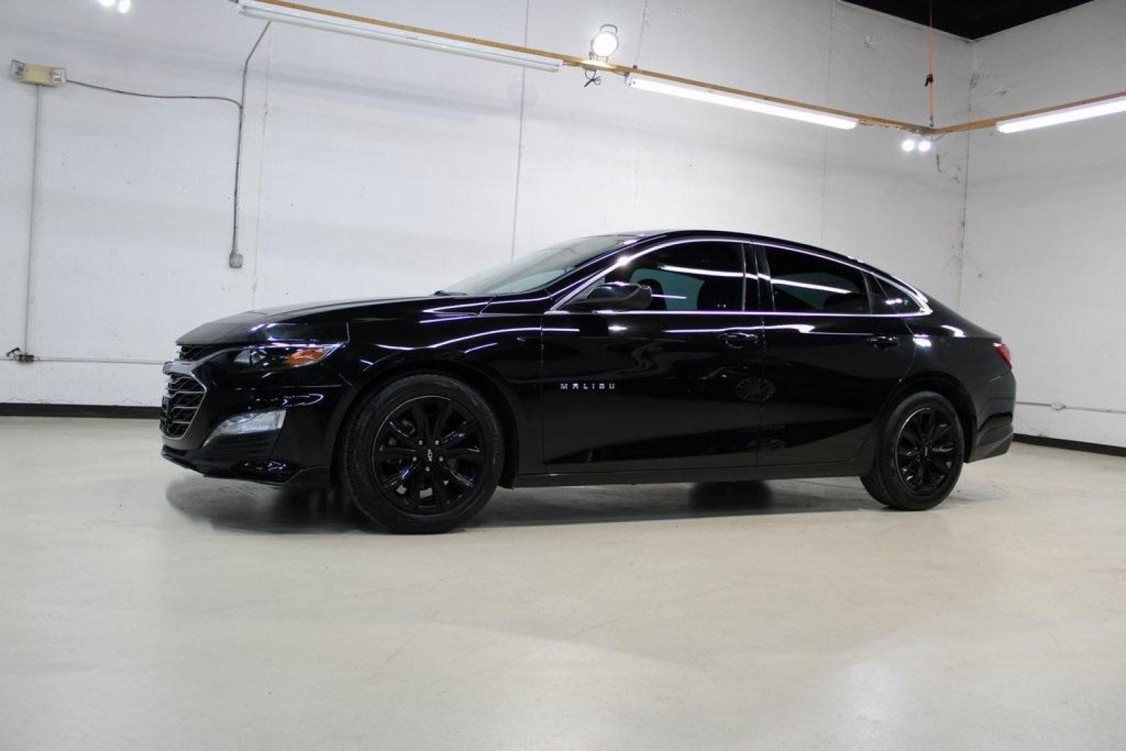 2020 Mosaic Black Metallic /Jet Black Chevrolet Malibu LT (1G1ZD5ST1LF) with an 1.5L DOHC engine, CVT transmission, located at 15300 Midway Rd., Addison, TX, 75001, (972) 702-0011, 32.958321, -96.838074 - Photo#4