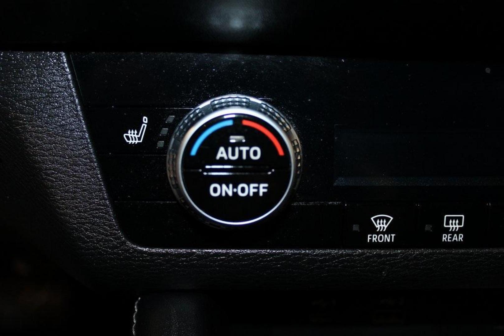 2022 Black /Black Mitsubishi Outlander SE (JA4J4UA88NZ) with an 2.5L 4-Cylinder DOHC engine, CVT transmission, located at 15300 Midway Rd., Addison, TX, 75001, (972) 702-0011, 32.958321, -96.838074 - Introducing the 2022 Mitsubishi Outlander Black Edition, now available at Midway Auto Group in Addison, Texas. This sleek and versatile SUV combines modern design with advanced features, offering a comfortable and connected driving experience.<br><br>Key Features:<br><br>Mileage: 127,641 miles<br><b - Photo#18