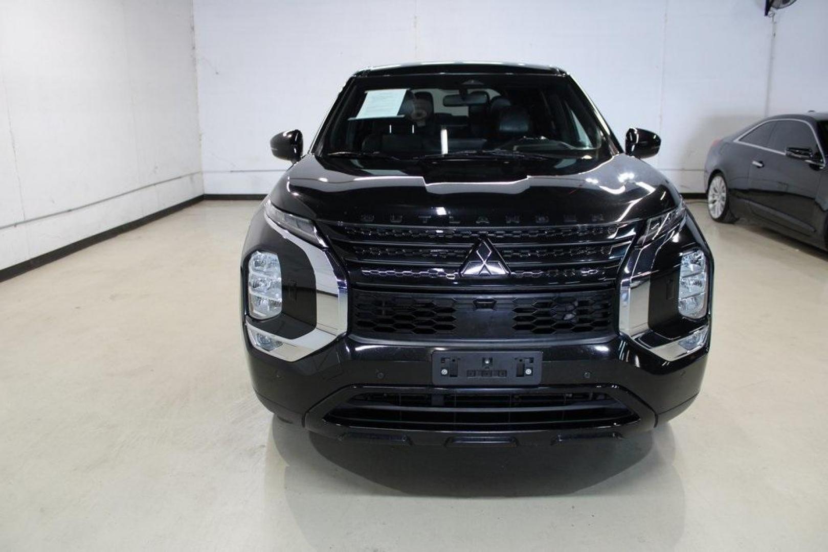 2022 Black /Black Mitsubishi Outlander SE (JA4J4UA88NZ) with an 2.5L 4-Cylinder DOHC engine, CVT transmission, located at 15300 Midway Rd., Addison, TX, 75001, (972) 702-0011, 32.958321, -96.838074 - Introducing the 2022 Mitsubishi Outlander Black Edition, now available at Midway Auto Group in Addison, Texas. This sleek and versatile SUV combines modern design with advanced features, offering a comfortable and connected driving experience.<br><br>Key Features:<br><br>Mileage: 127,641 miles<br><b - Photo#5