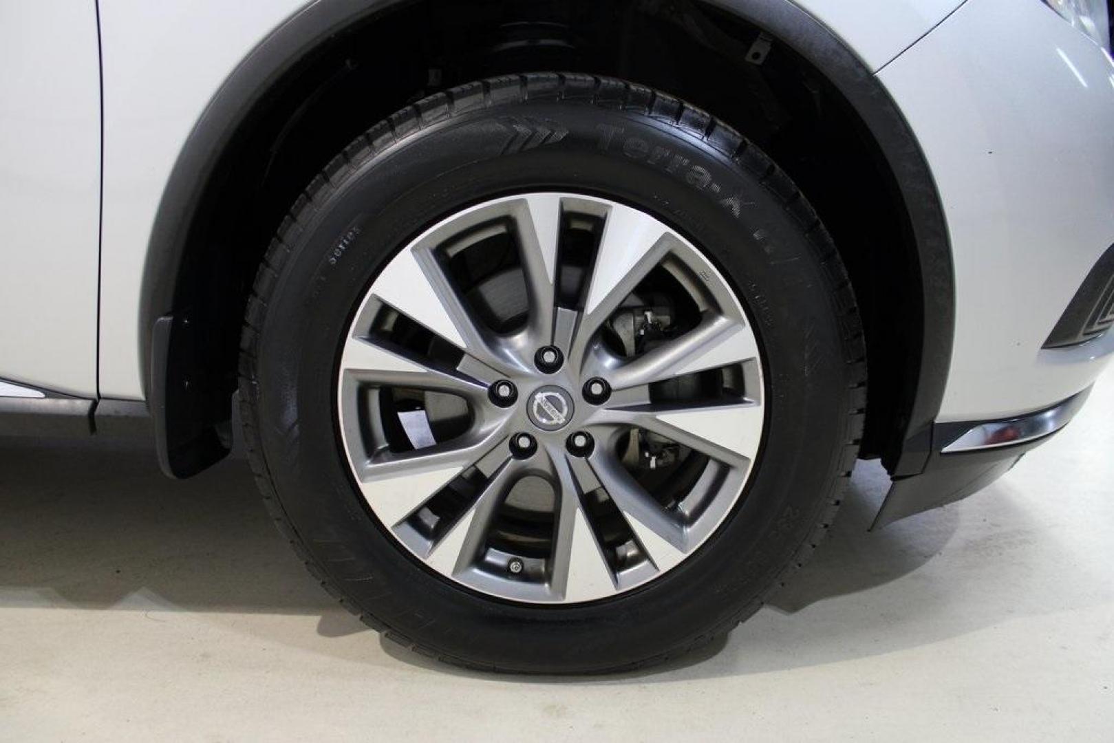 2017 Brilliant Silver Metallic /Graphite Nissan Murano S (5N1AZ2MG4HN) with an 3.5L V6 engine, CVT transmission, located at 15300 Midway Rd., Addison, TX, 75001, (972) 702-0011, 32.958321, -96.838074 - Midway Auto Group in Addison, TX, is pleased to offer this 2017 Nissan Murano S, a midsize crossover SUV that combines comfort, style, and performance.<br><br>Key Features:<br><br>Engine and Performance: Powered by a 3.5L V6 engine paired with a CVT transmission, delivering a balance of power and - Photo#9