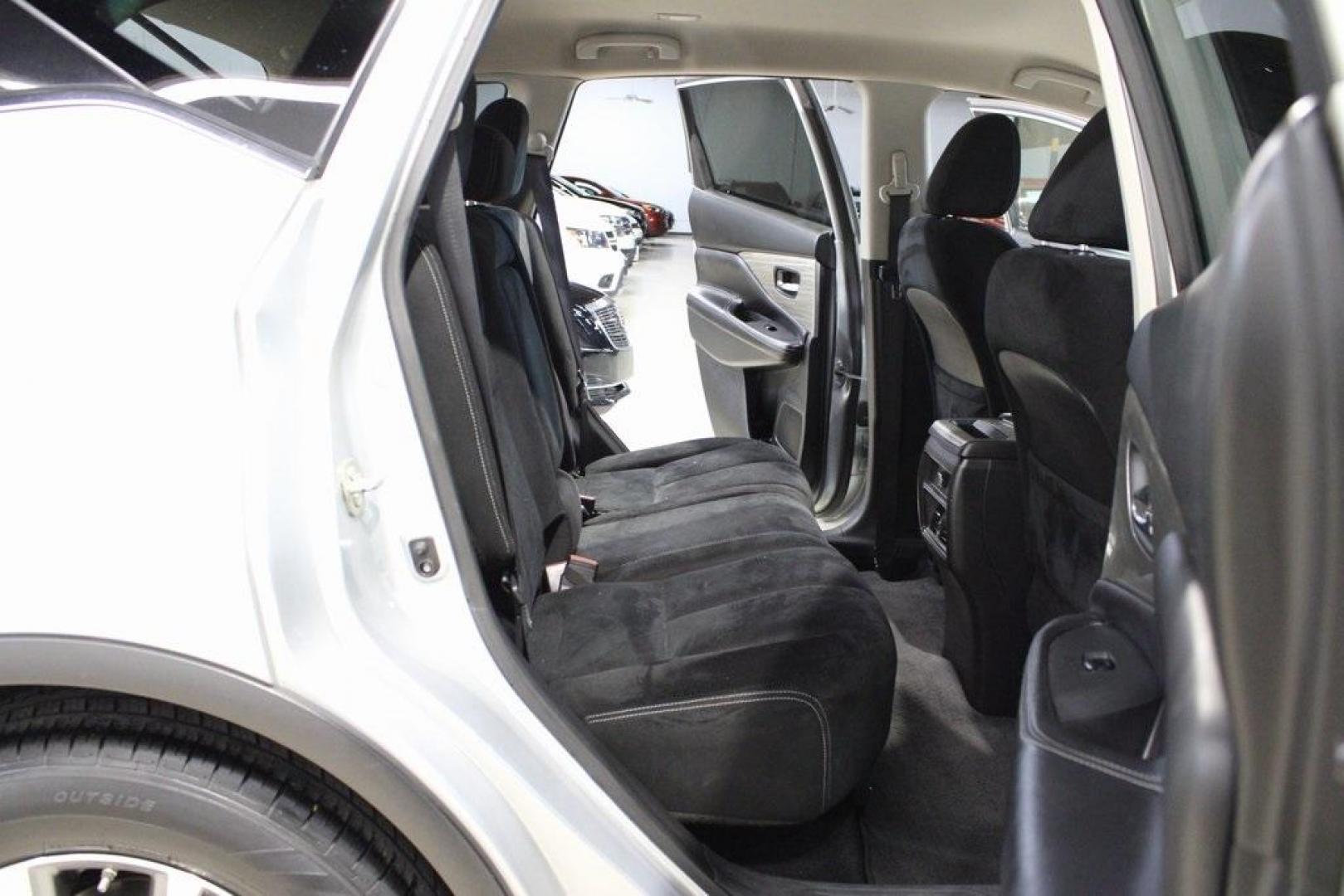 2017 Brilliant Silver Metallic /Graphite Nissan Murano S (5N1AZ2MG4HN) with an 3.5L V6 engine, CVT transmission, located at 15300 Midway Rd., Addison, TX, 75001, (972) 702-0011, 32.958321, -96.838074 - Midway Auto Group in Addison, TX, is pleased to offer this 2017 Nissan Murano S, a midsize crossover SUV that combines comfort, style, and performance.<br><br>Key Features:<br><br>Engine and Performance: Powered by a 3.5L V6 engine paired with a CVT transmission, delivering a balance of power and - Photo#13