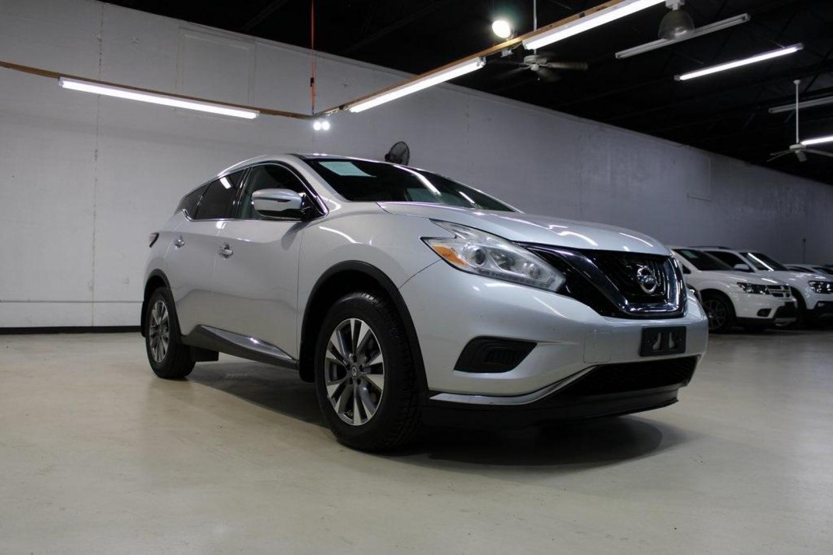 2017 Brilliant Silver Metallic /Graphite Nissan Murano S (5N1AZ2MG4HN) with an 3.5L V6 engine, CVT transmission, located at 15300 Midway Rd., Addison, TX, 75001, (972) 702-0011, 32.958321, -96.838074 - Midway Auto Group in Addison, TX, is pleased to offer this 2017 Nissan Murano S, a midsize crossover SUV that combines comfort, style, and performance.<br><br>Key Features:<br><br>Engine and Performance: Powered by a 3.5L V6 engine paired with a CVT transmission, delivering a balance of power and - Photo#1