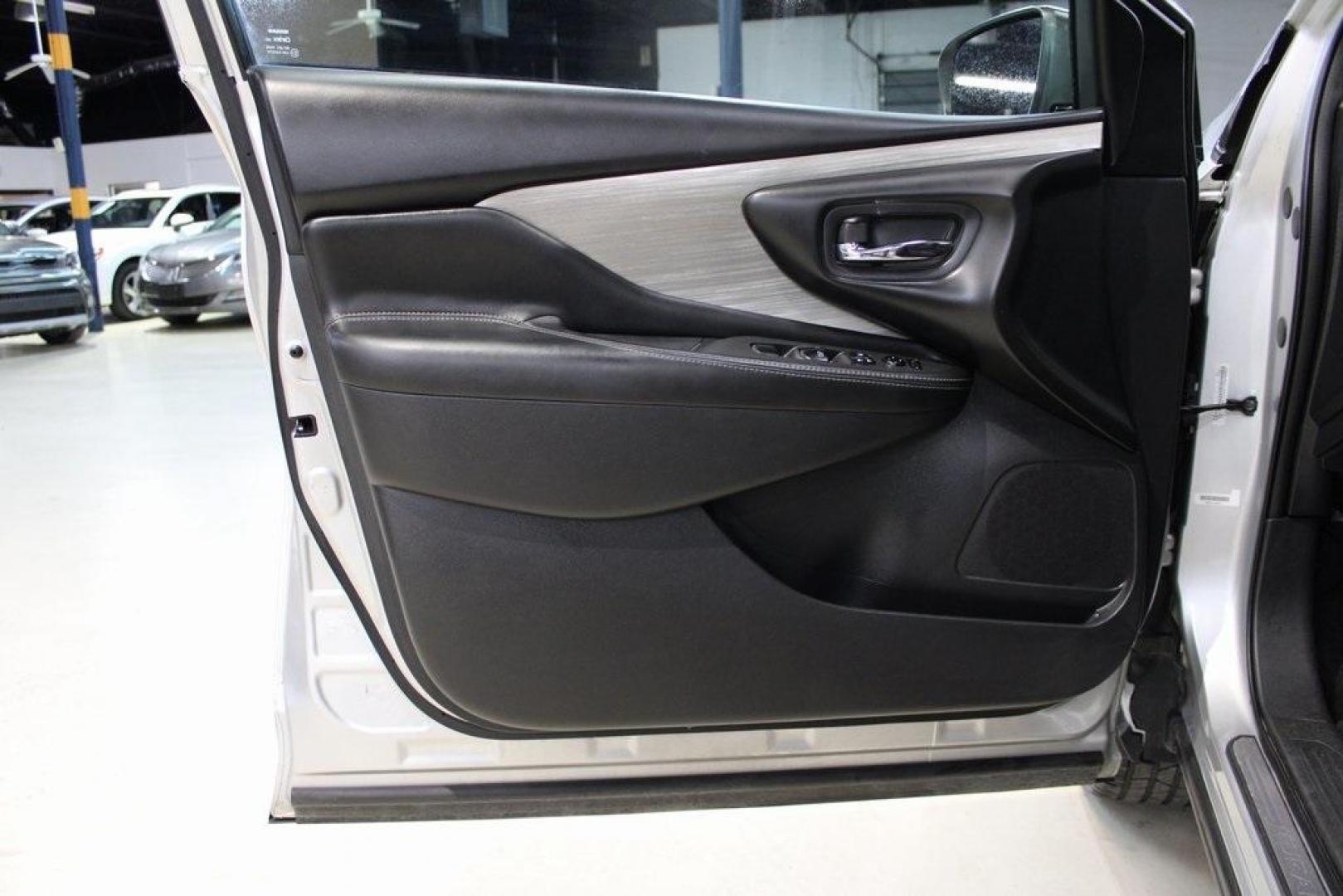2017 Brilliant Silver Metallic /Graphite Nissan Murano S (5N1AZ2MG4HN) with an 3.5L V6 engine, CVT transmission, located at 15300 Midway Rd., Addison, TX, 75001, (972) 702-0011, 32.958321, -96.838074 - Midway Auto Group in Addison, TX, is pleased to offer this 2017 Nissan Murano S, a midsize crossover SUV that combines comfort, style, and performance.<br><br>Key Features:<br><br>Engine and Performance: Powered by a 3.5L V6 engine paired with a CVT transmission, delivering a balance of power and - Photo#25